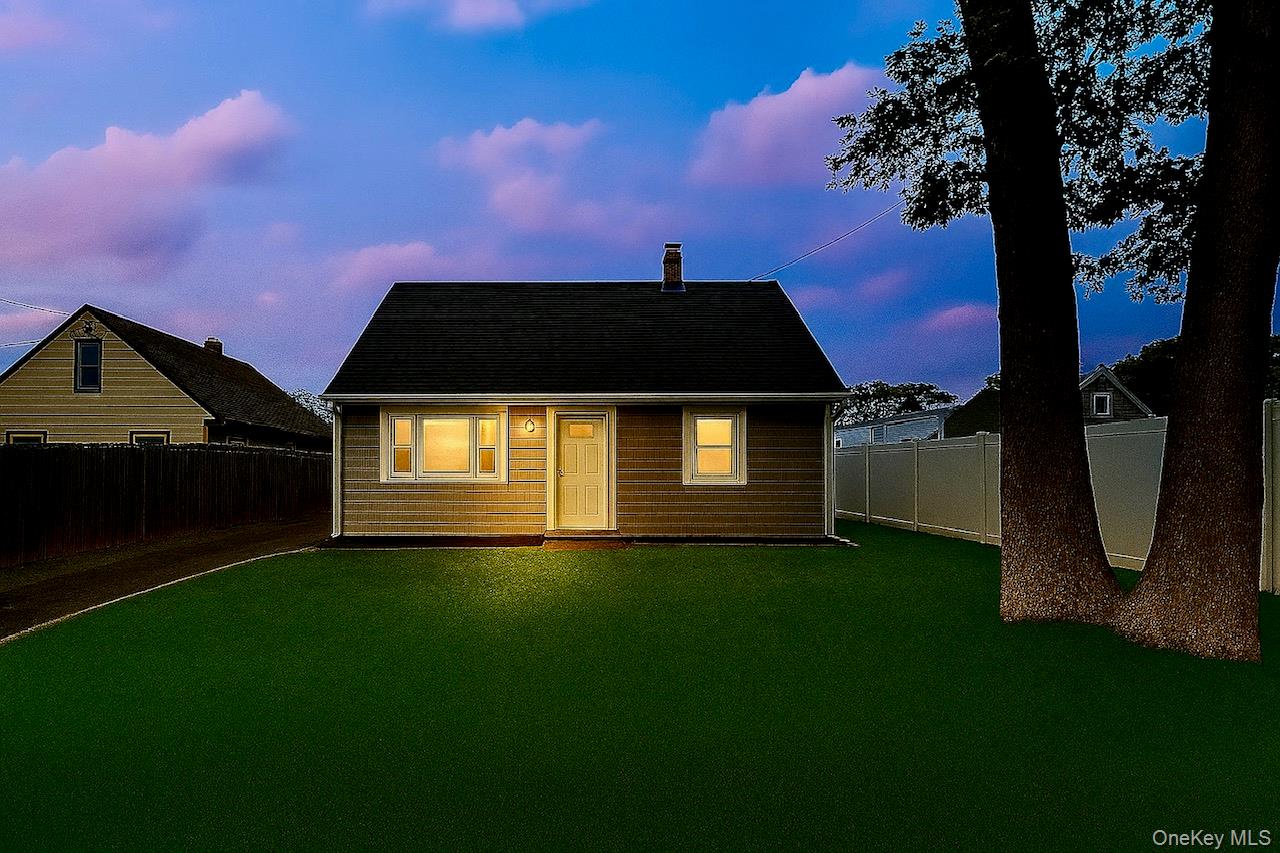 50 Carlls Path, North Babylon, NY 11703