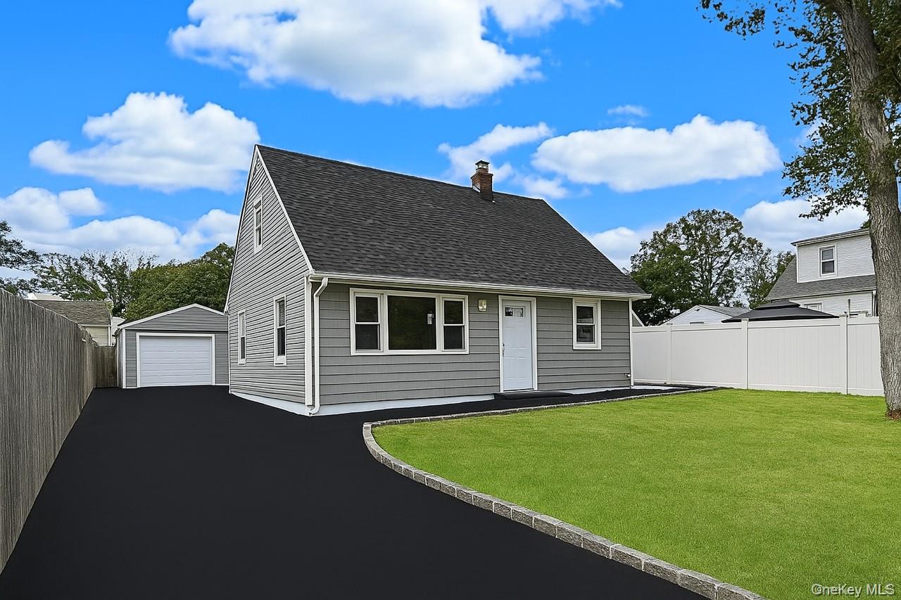 50 Carlls Path, North Babylon, NY 11703