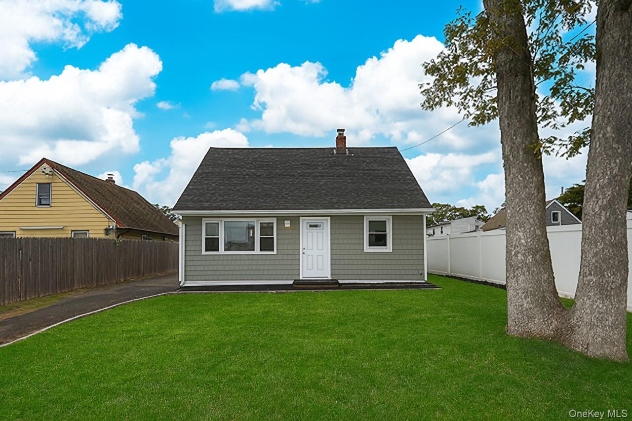 50 Carlls Path, North Babylon, NY 11703