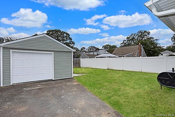 50 Carlls Path, North Babylon, NY 11703