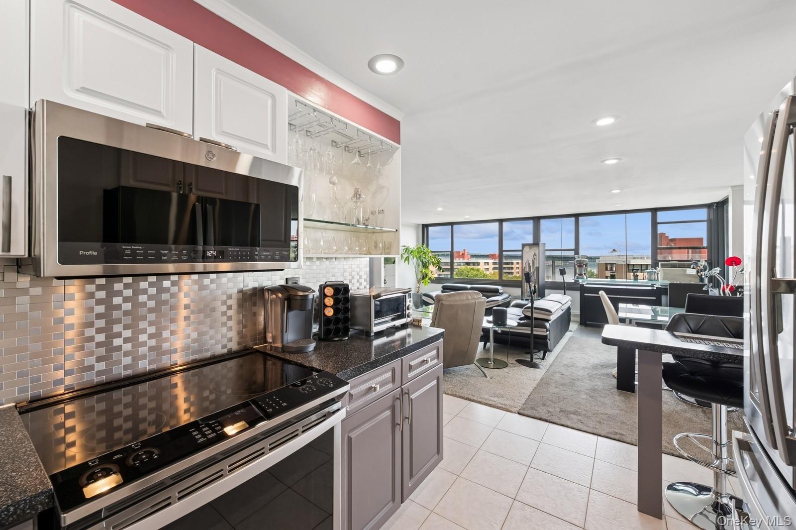 162-40 9th Avenue # 8B, Beechhurst, NY 11357