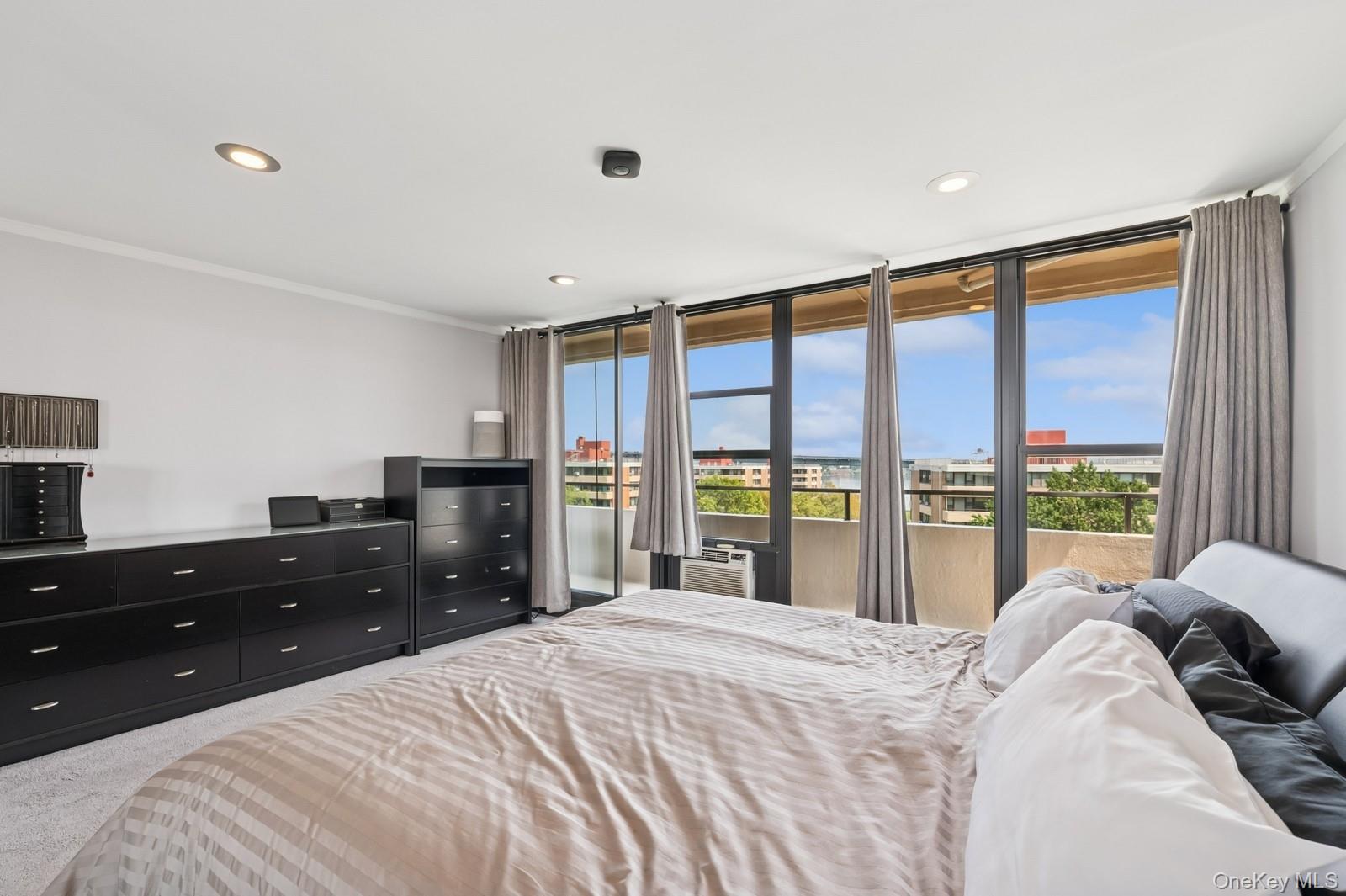 162-40 9th Avenue # 8B, Beechhurst, NY 11357