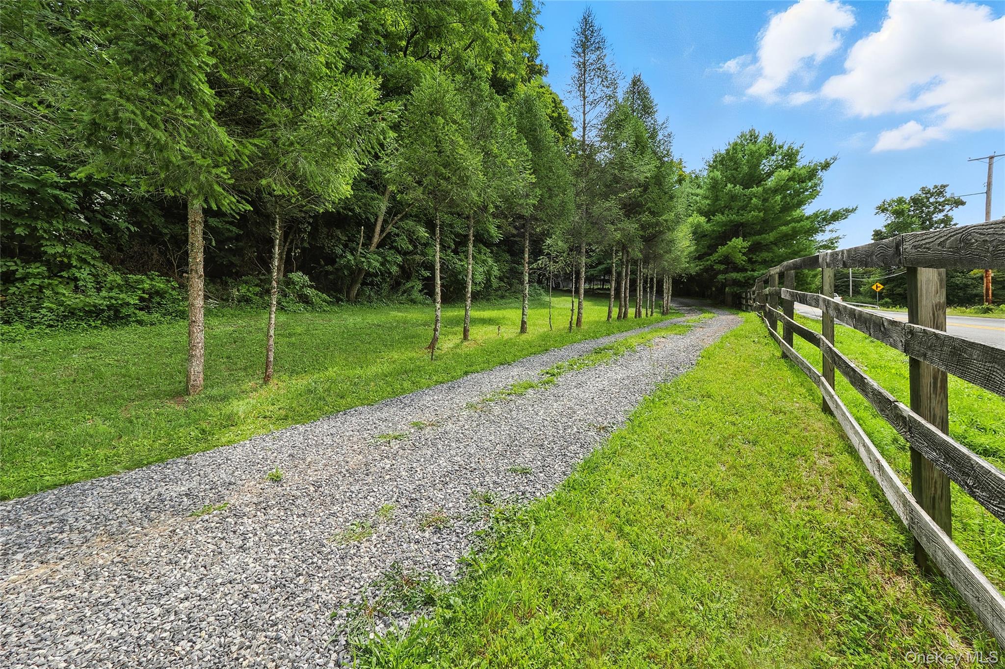 5760 Route 82, Clinton Corners, NY 12514