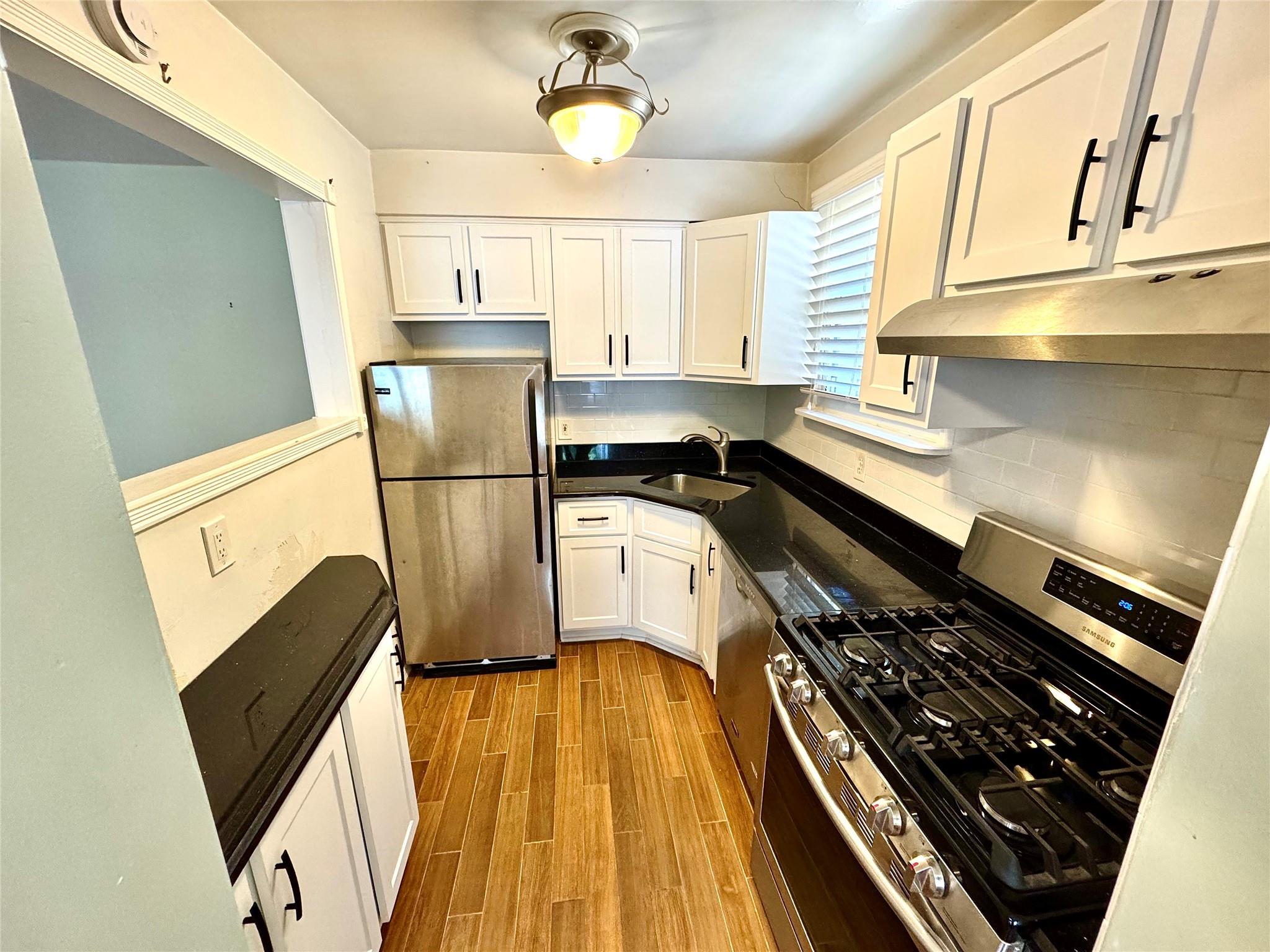 102 Edwards # 1C, Roslyn Heights, NY 11577