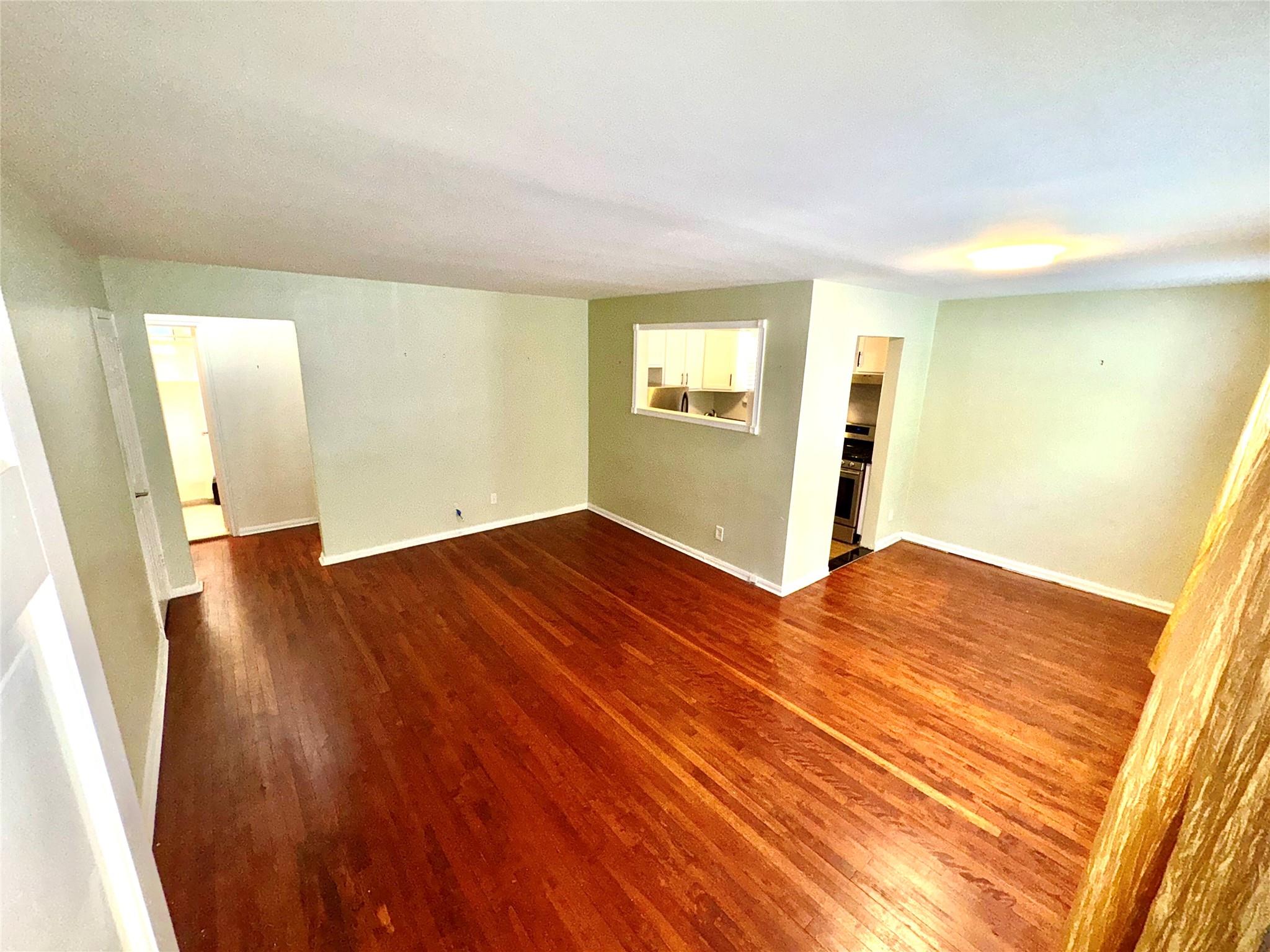 102 Edwards # 1C, Roslyn Heights, NY 11577