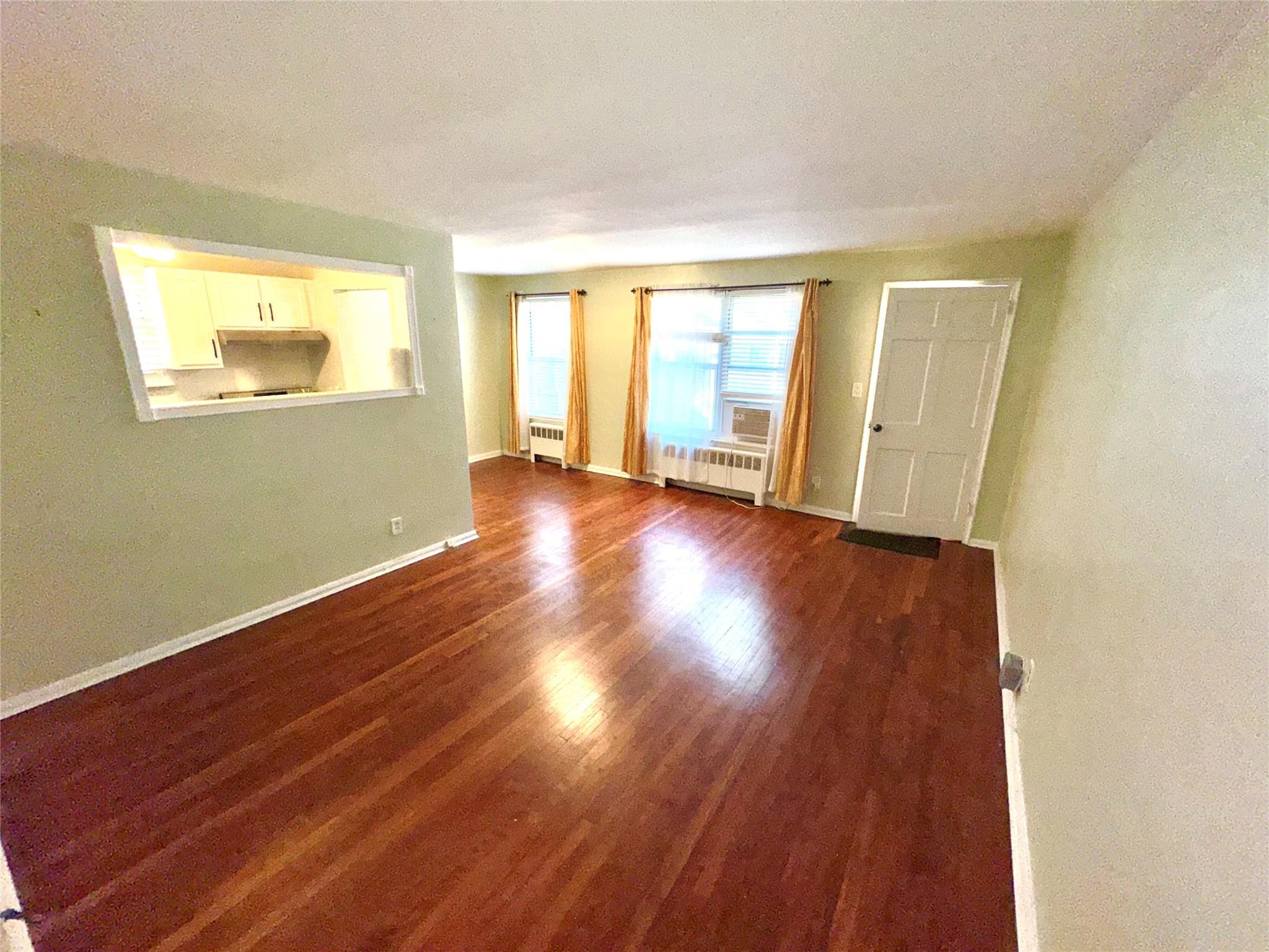 102 Edwards # 1C, Roslyn Heights, NY 11577