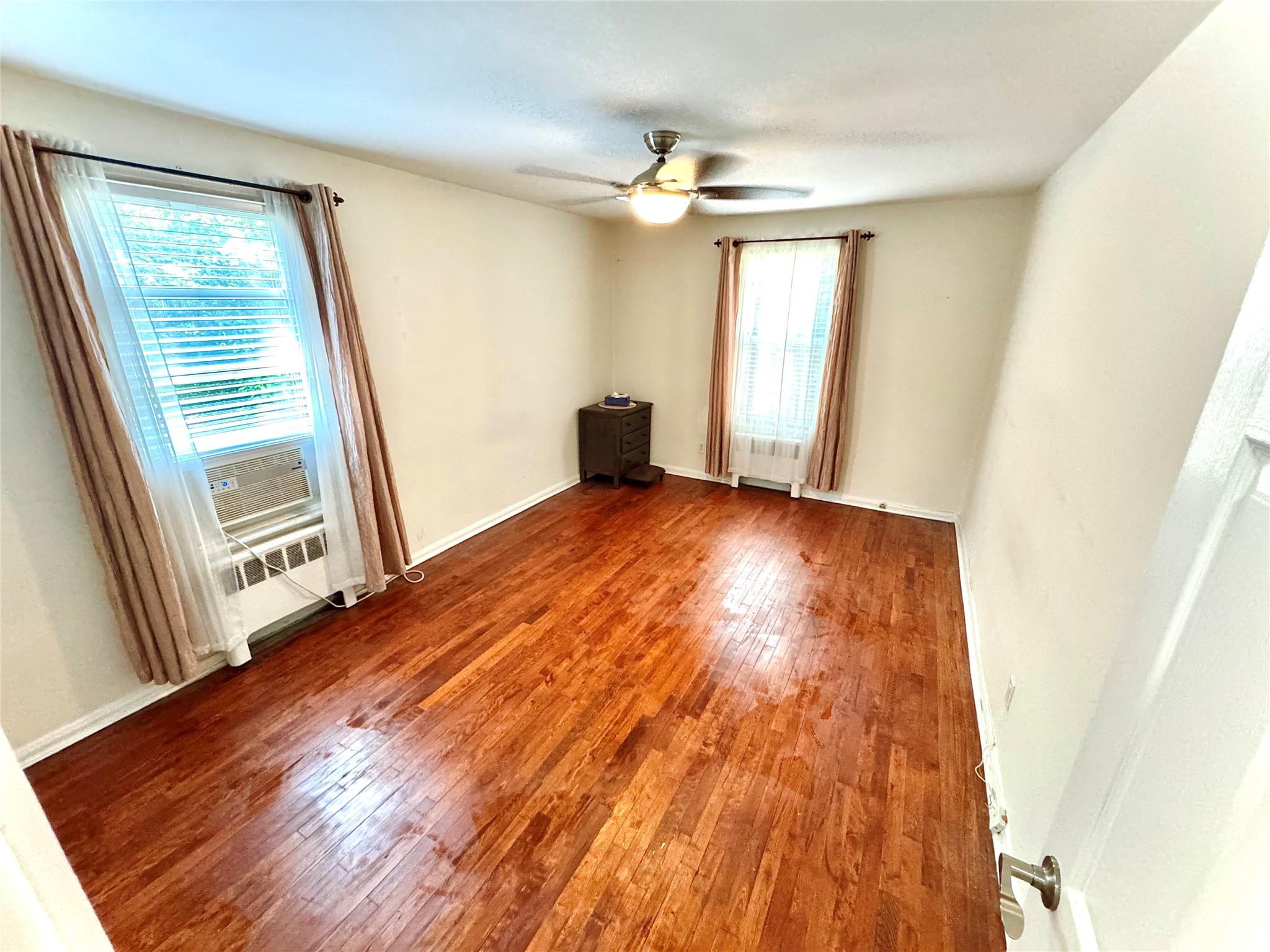 102 Edwards # 1C, Roslyn Heights, NY 11577