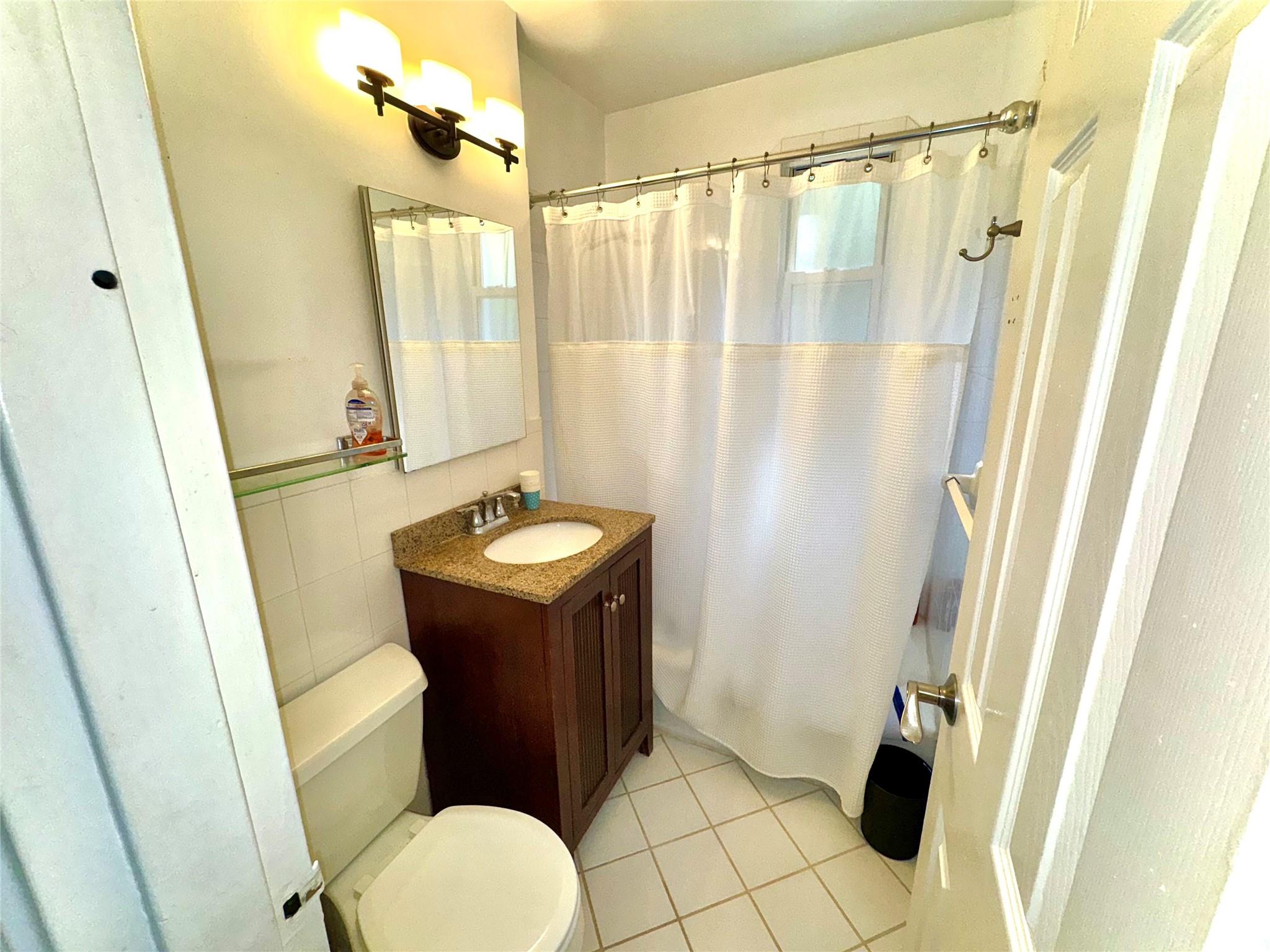 102 Edwards # 1C, Roslyn Heights, NY 11577