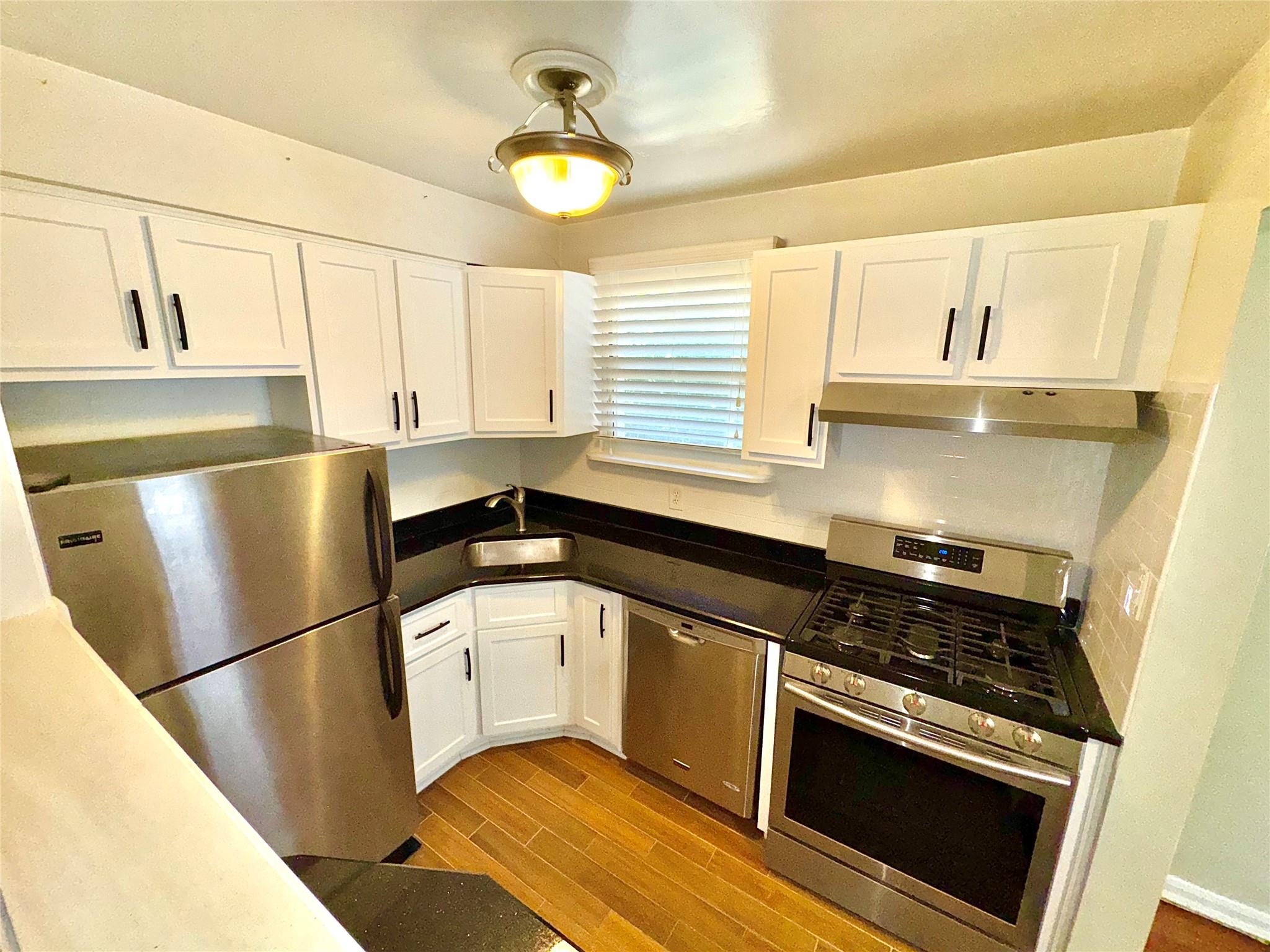 102 Edwards # 1C, Roslyn Heights, NY 11577