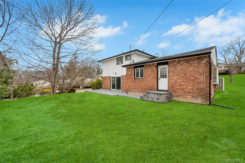 16 Huckleberry Lane, Oyster Bay, NY 11771