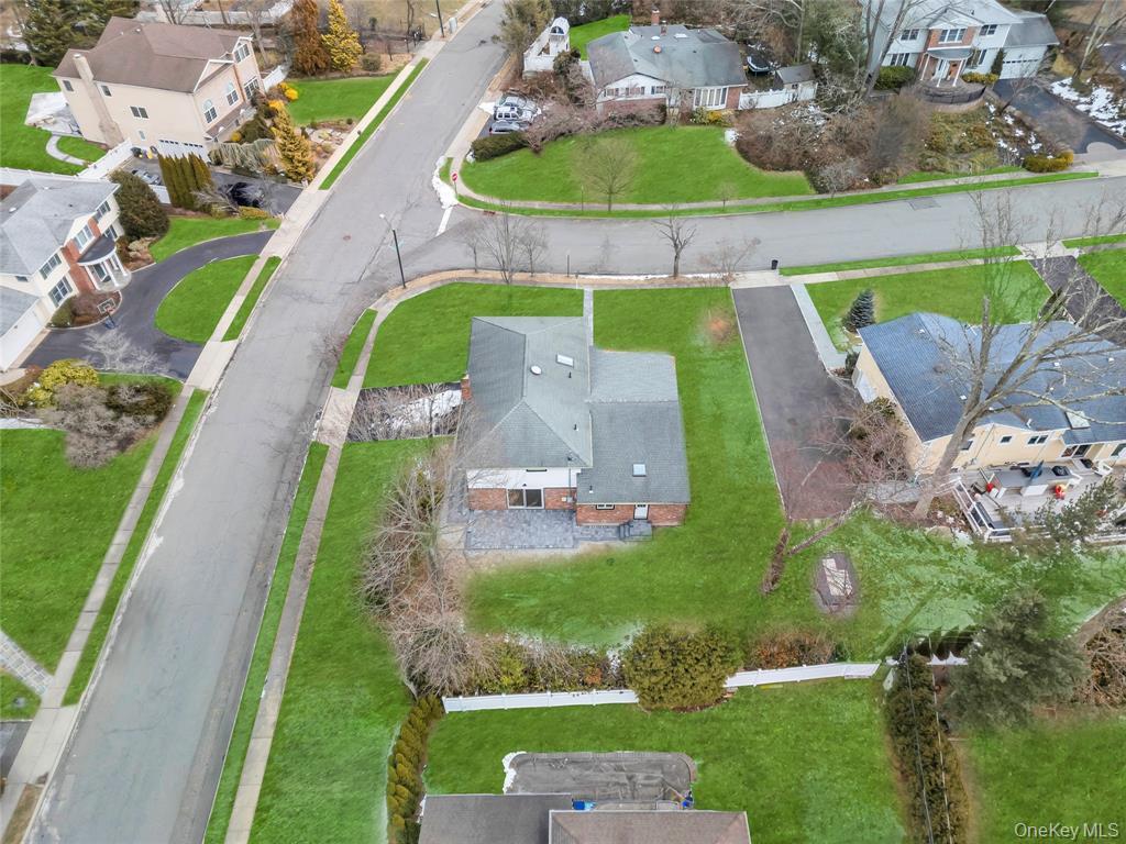 16 Huckleberry Lane, Oyster Bay, NY 11771