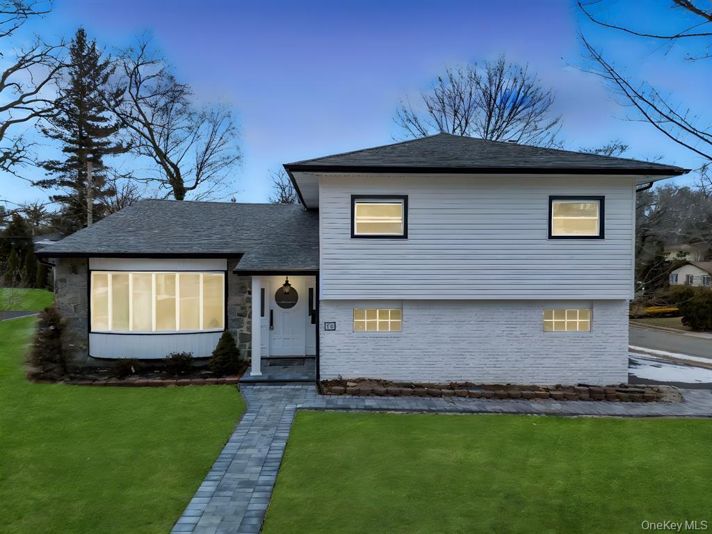 16 Huckleberry Lane, Oyster Bay, NY 11771