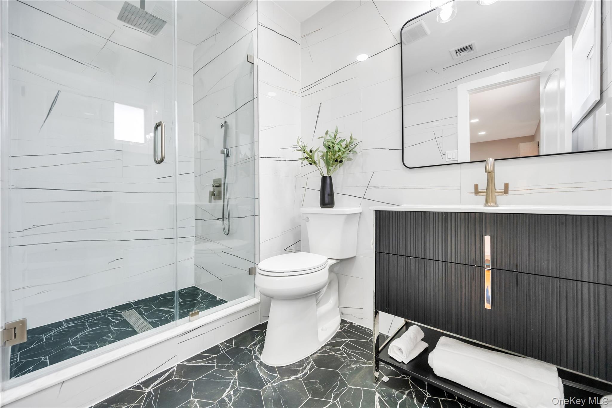 16 Huckleberry Lane, Oyster Bay, NY 11771