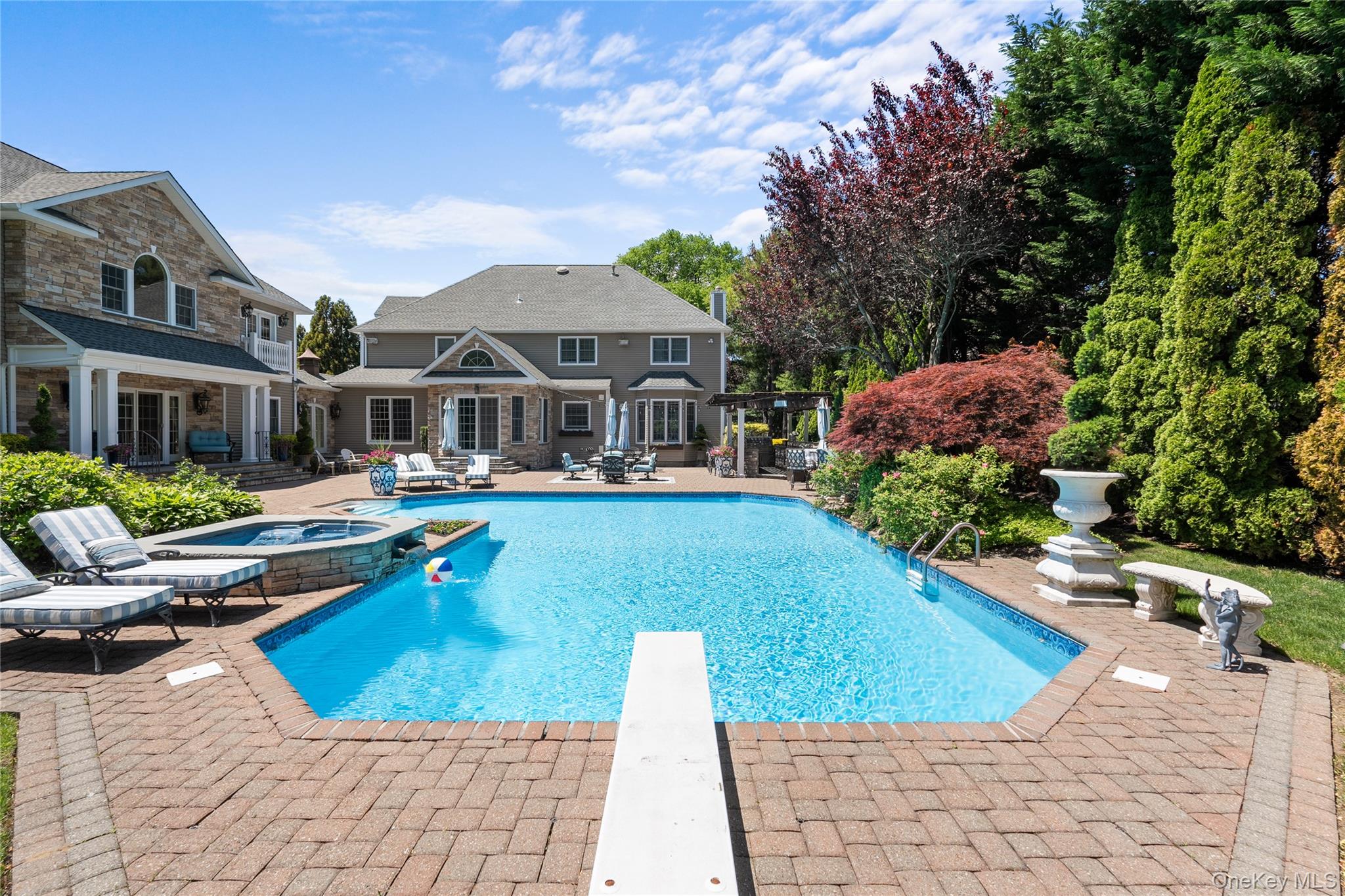 11 Crick Holly Lane, East Islip, NY 11730