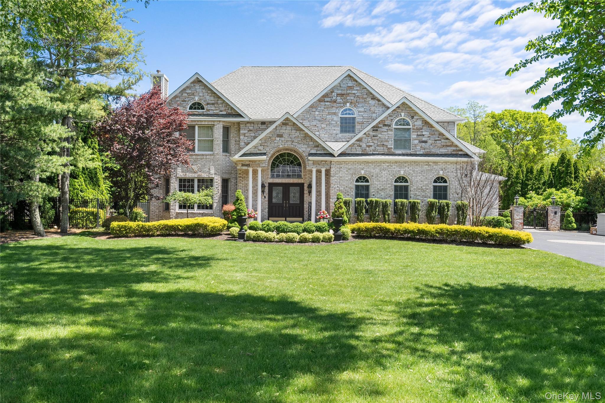 11 Crick Holly Lane, East Islip, NY 11730