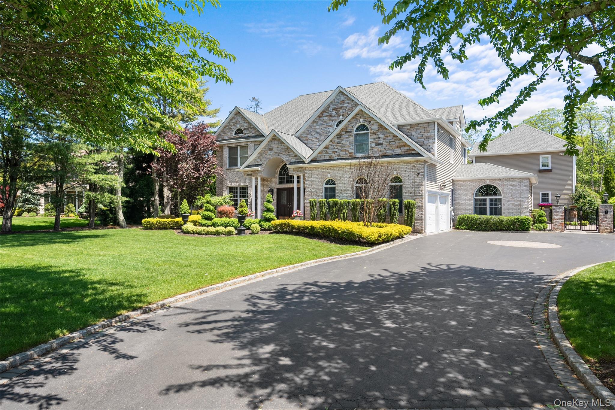 11 Crick Holly Lane, East Islip, NY 11730