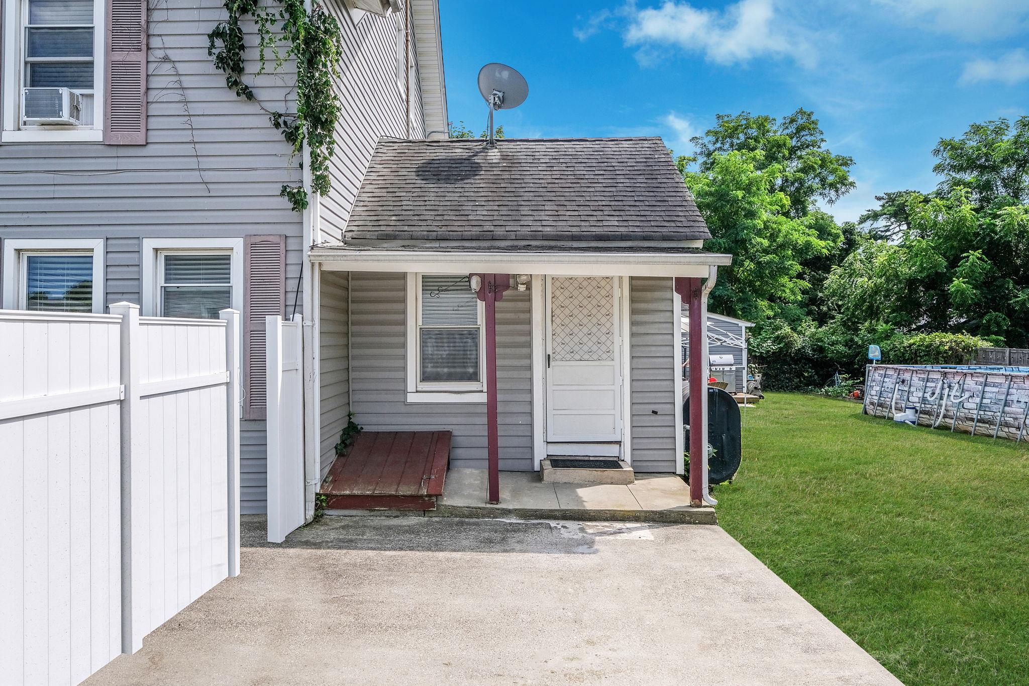 46 Lincoln Avenue, Sayville, NY 11782