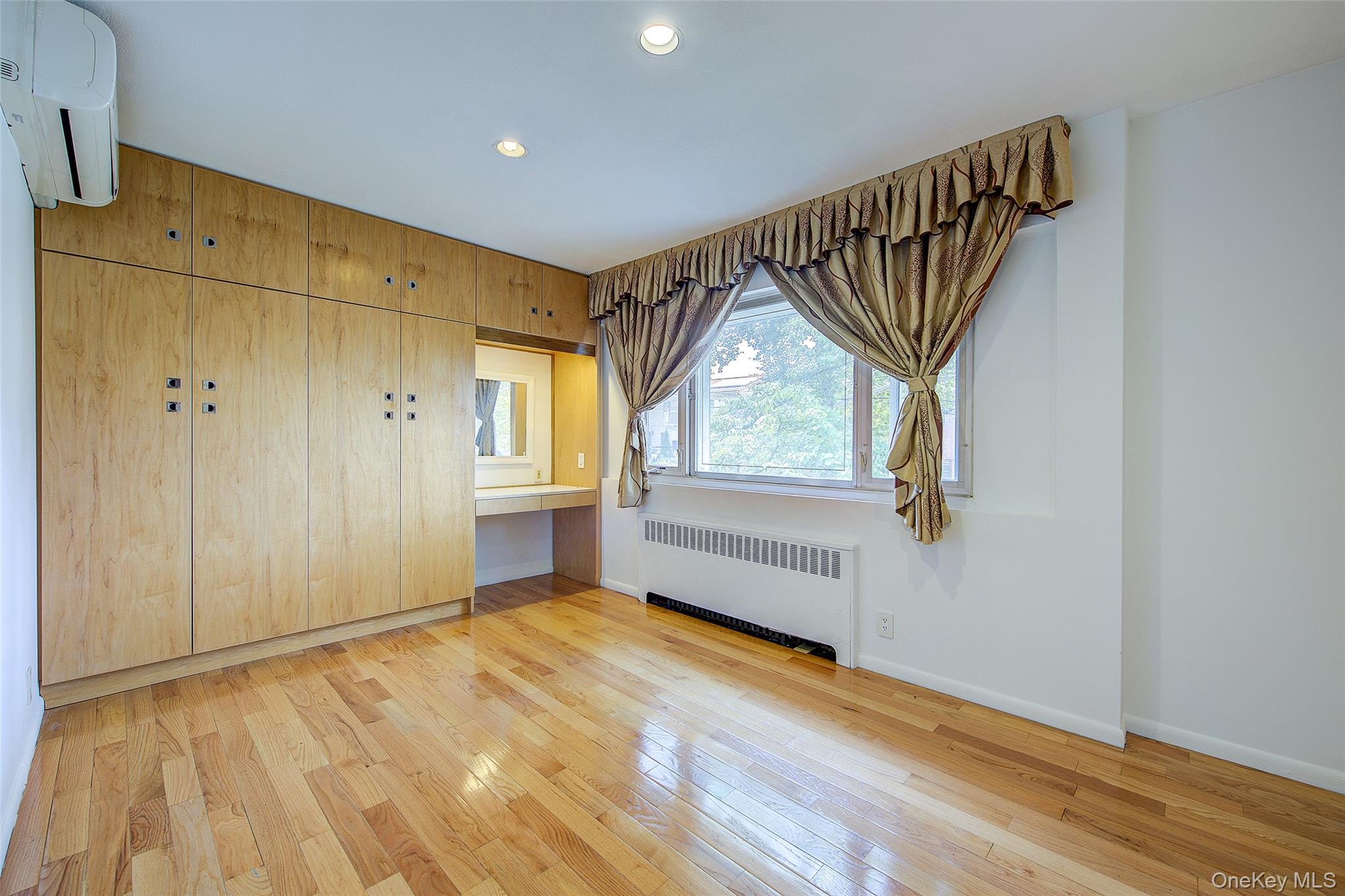 249-35 51 Avenue, Little Neck, NY 11362