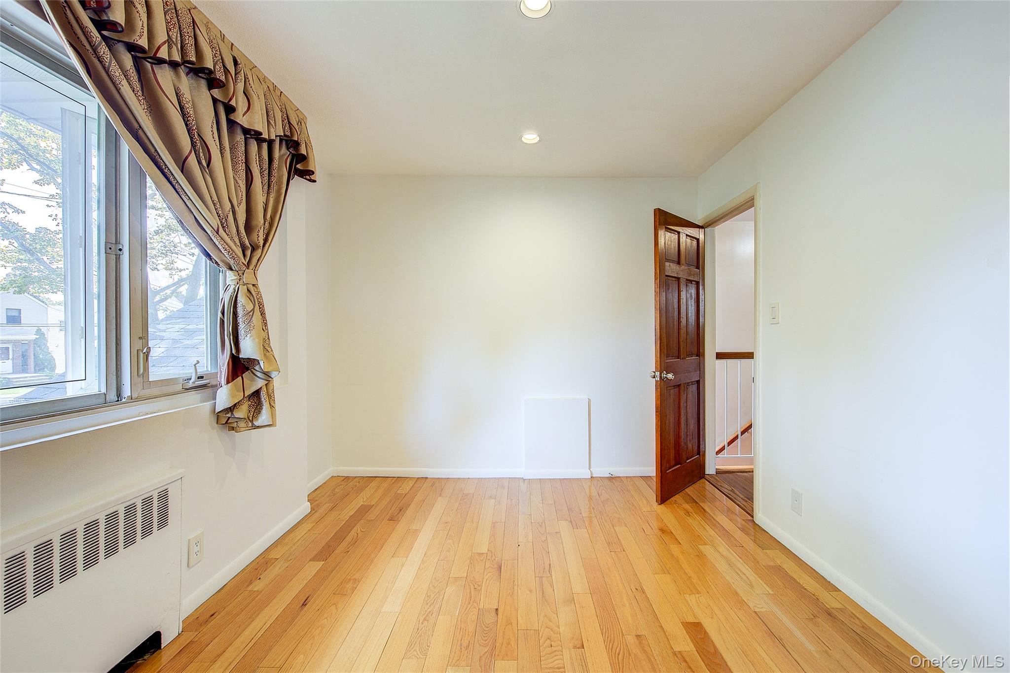 249-35 51 Avenue, Little Neck, NY 11362