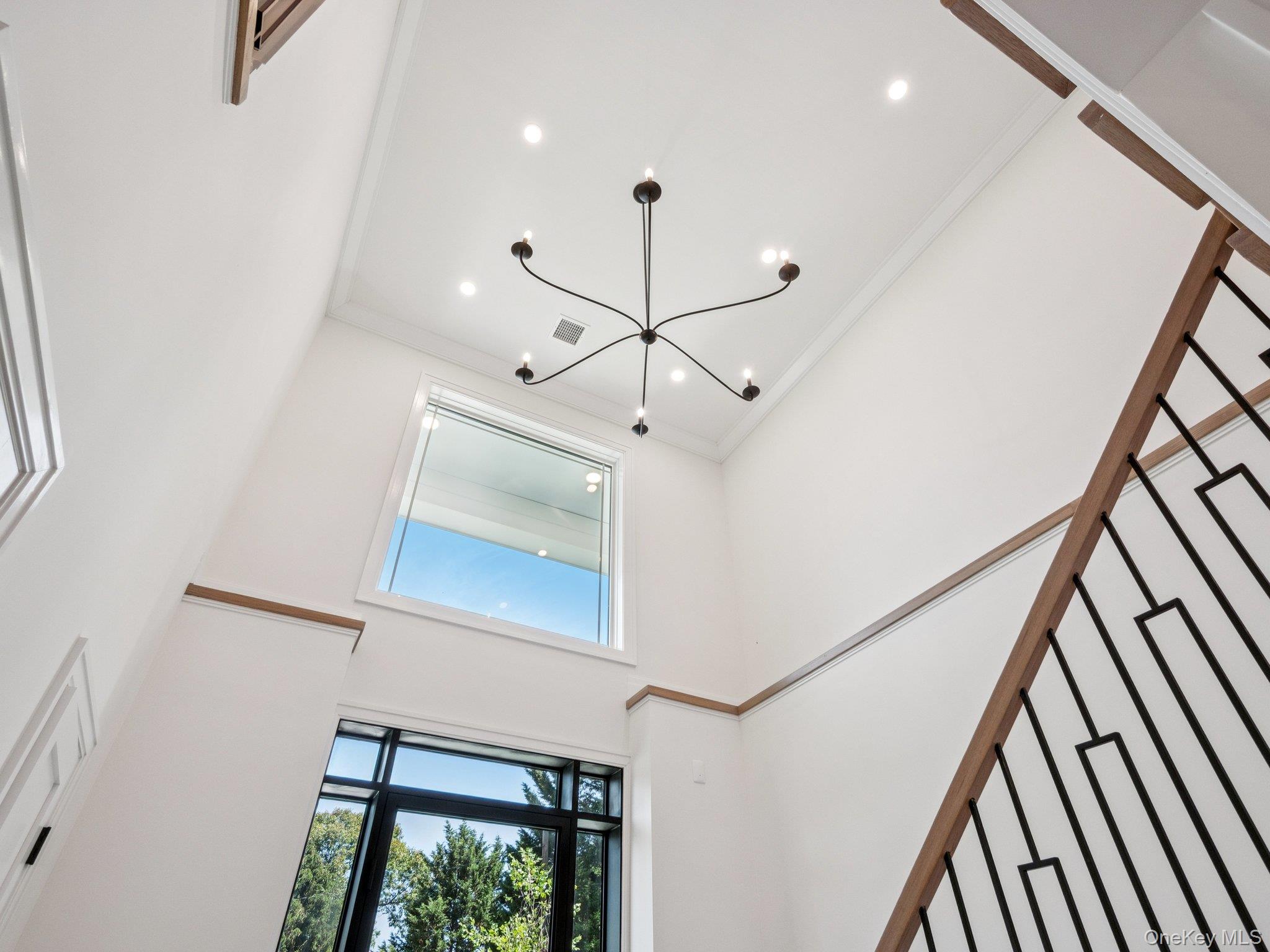 2 Arthur Place, Woodbury, NY 11797