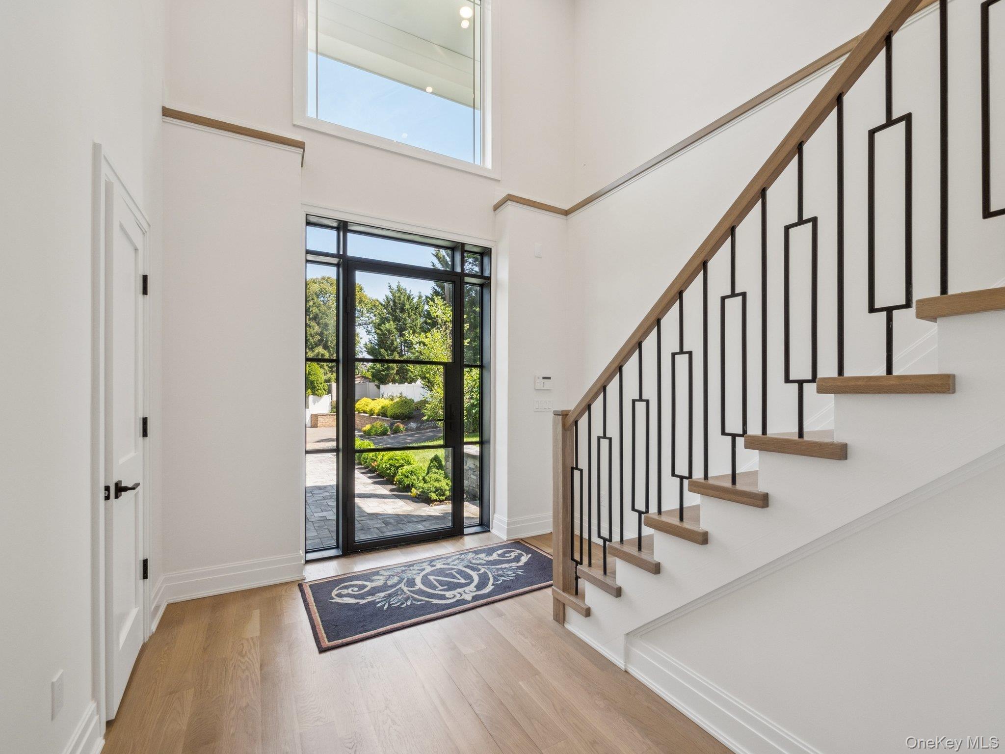 2 Arthur Place, Woodbury, NY 11797