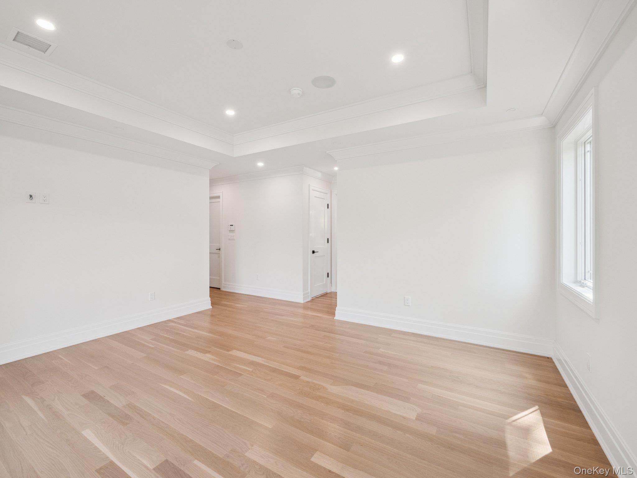 2 Arthur Place, Woodbury, NY 11797