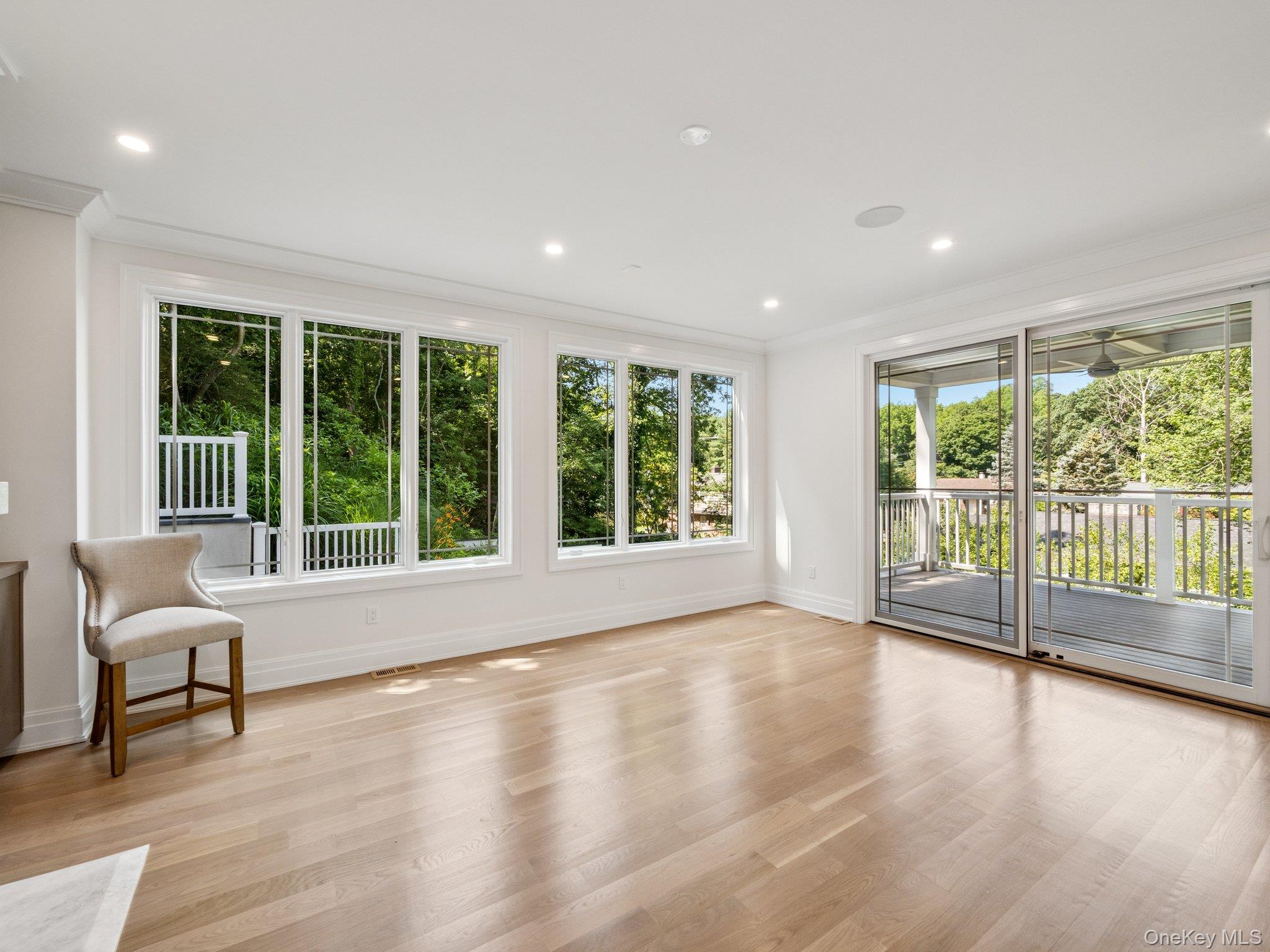 2 Arthur Place, Woodbury, NY 11797