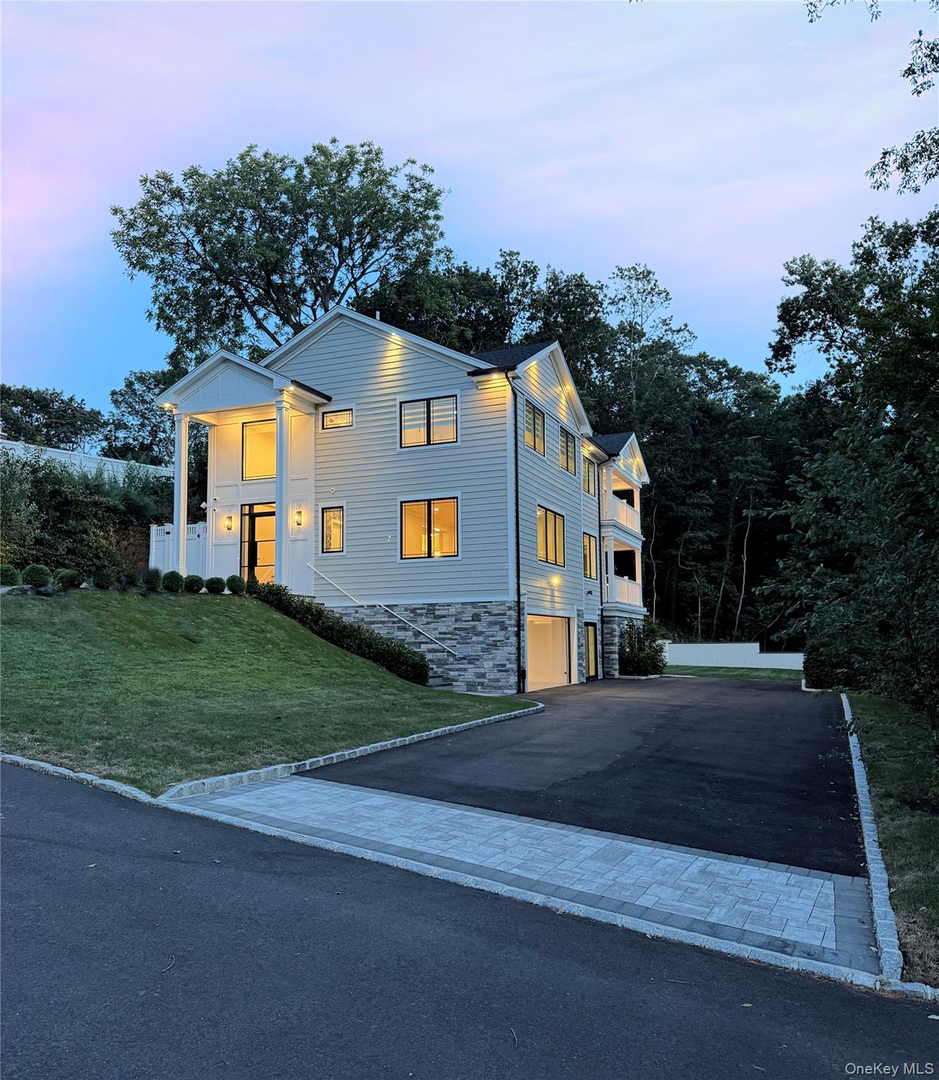 2 Arthur Place, Woodbury, NY 11797