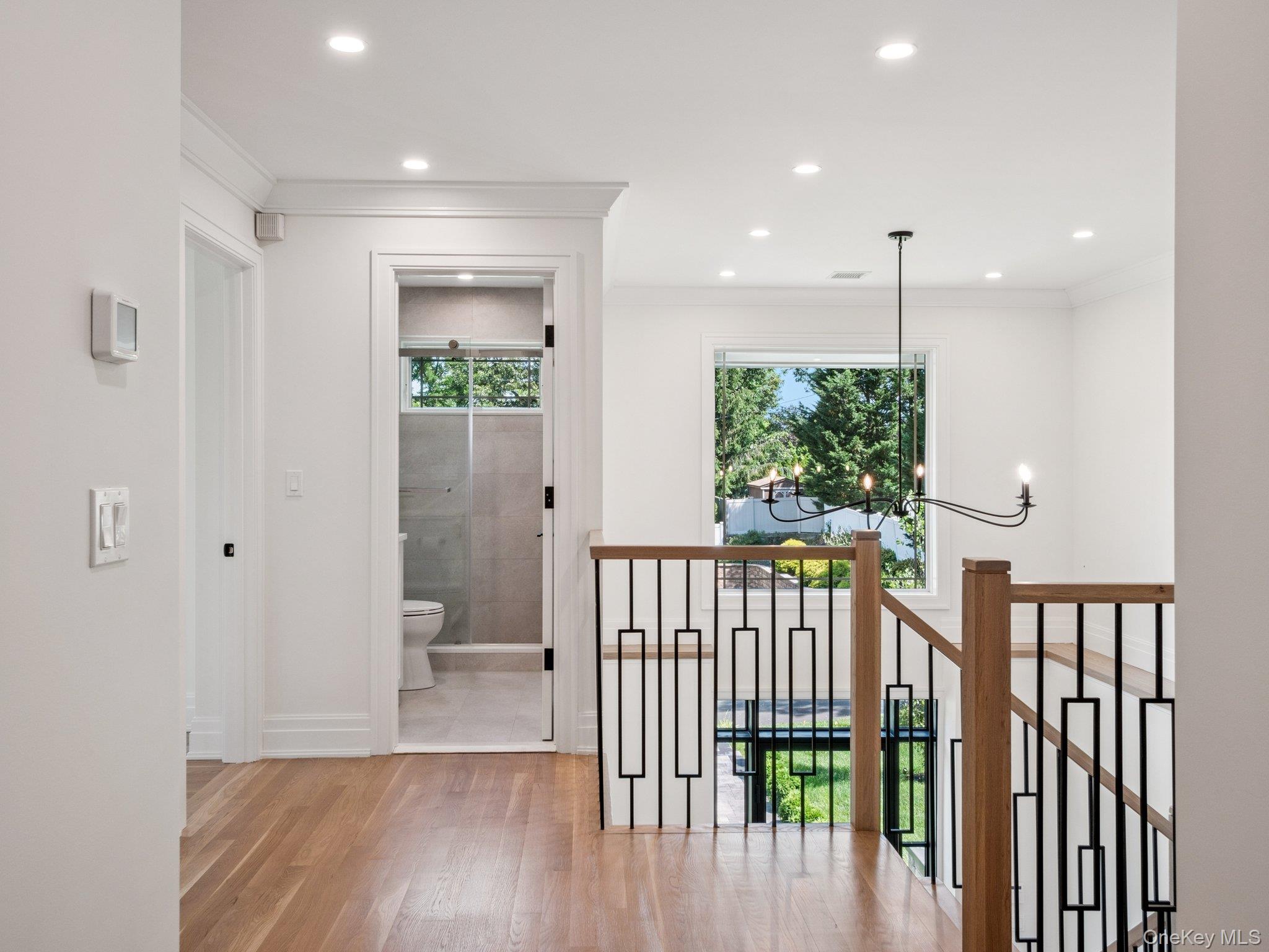 2 Arthur Place, Woodbury, NY 11797