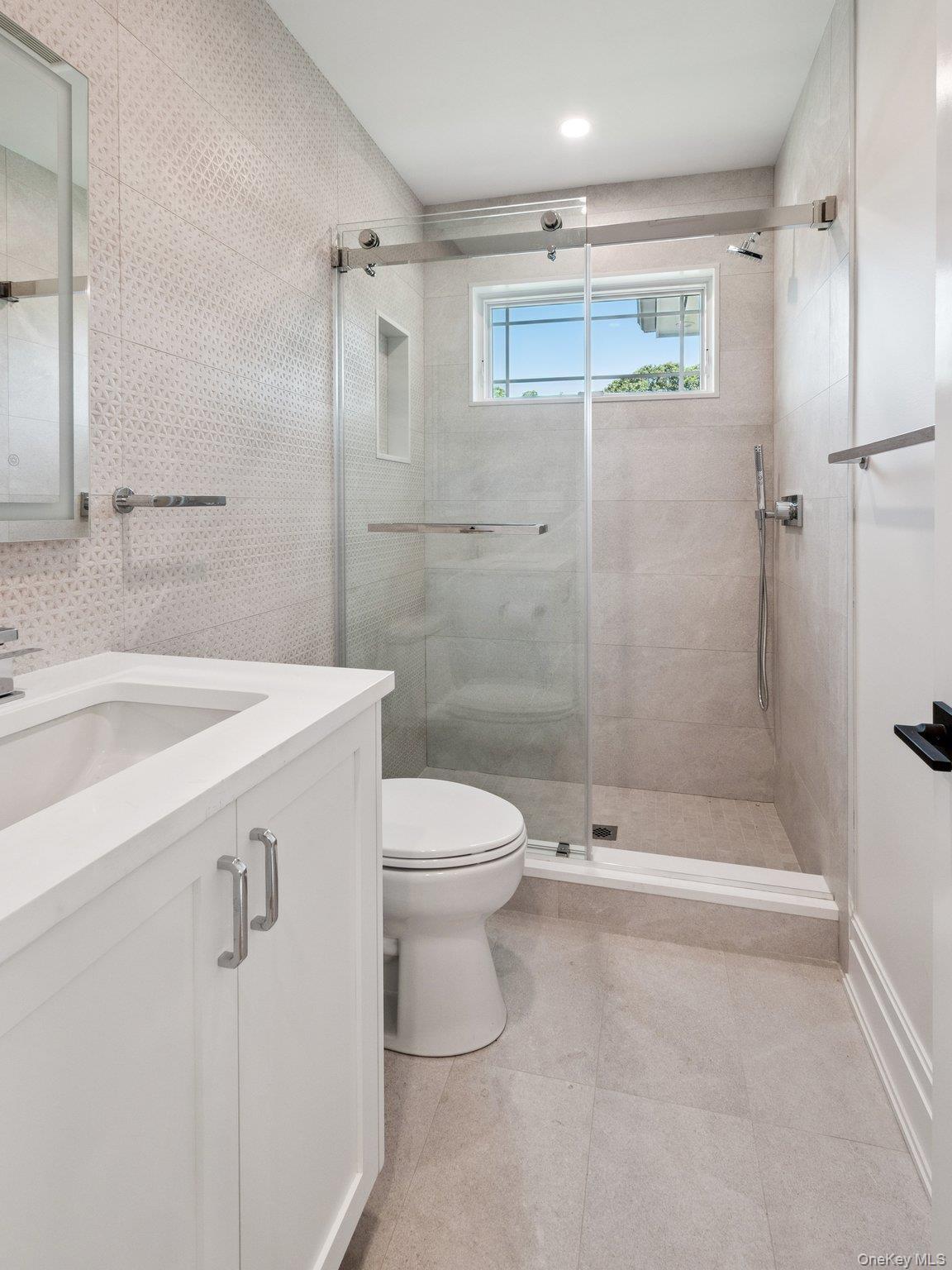 2 Arthur Place, Woodbury, NY 11797