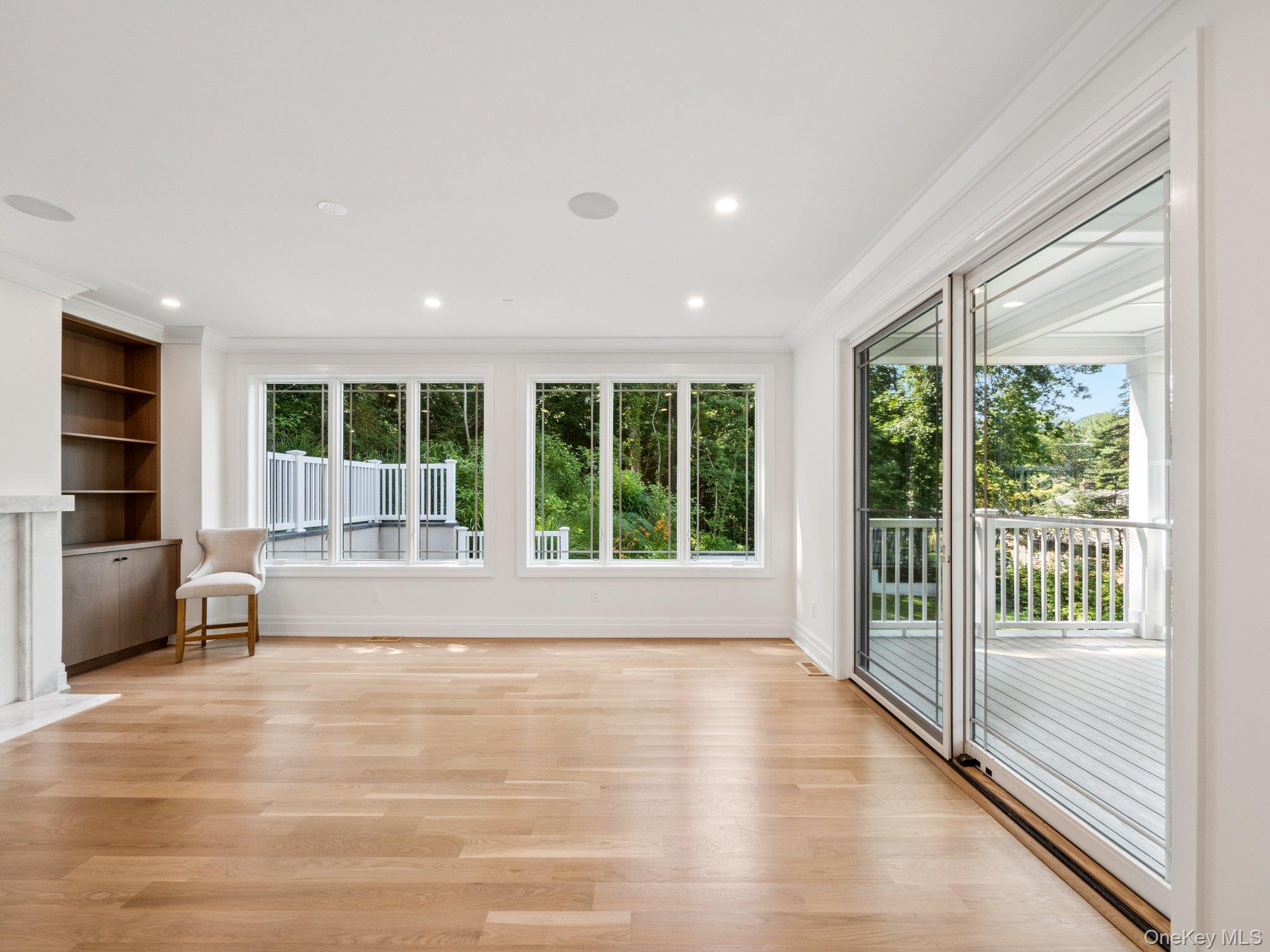 2 Arthur Place, Woodbury, NY 11797