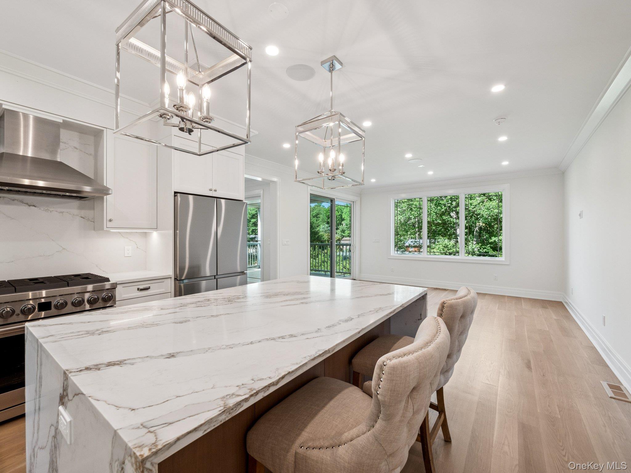 2 Arthur Place, Woodbury, NY 11797