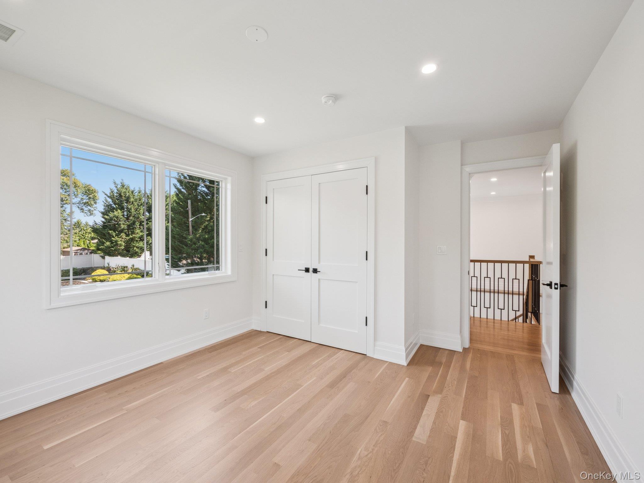 2 Arthur Place, Woodbury, NY 11797