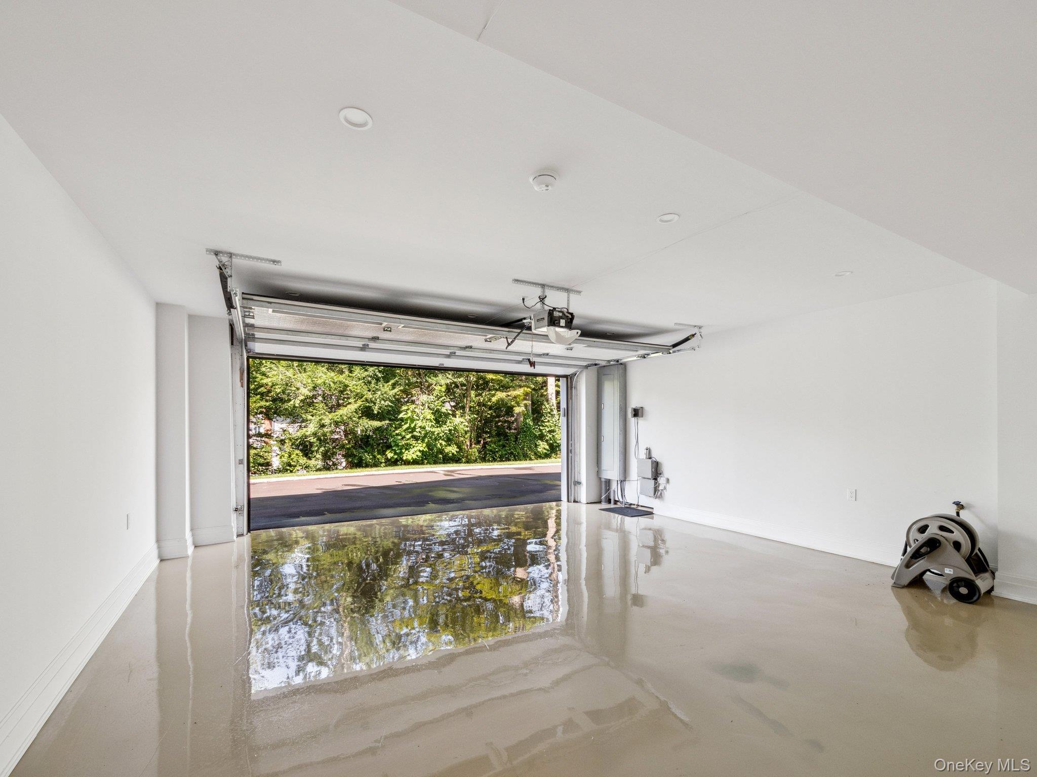 2 Arthur Place, Woodbury, NY 11797