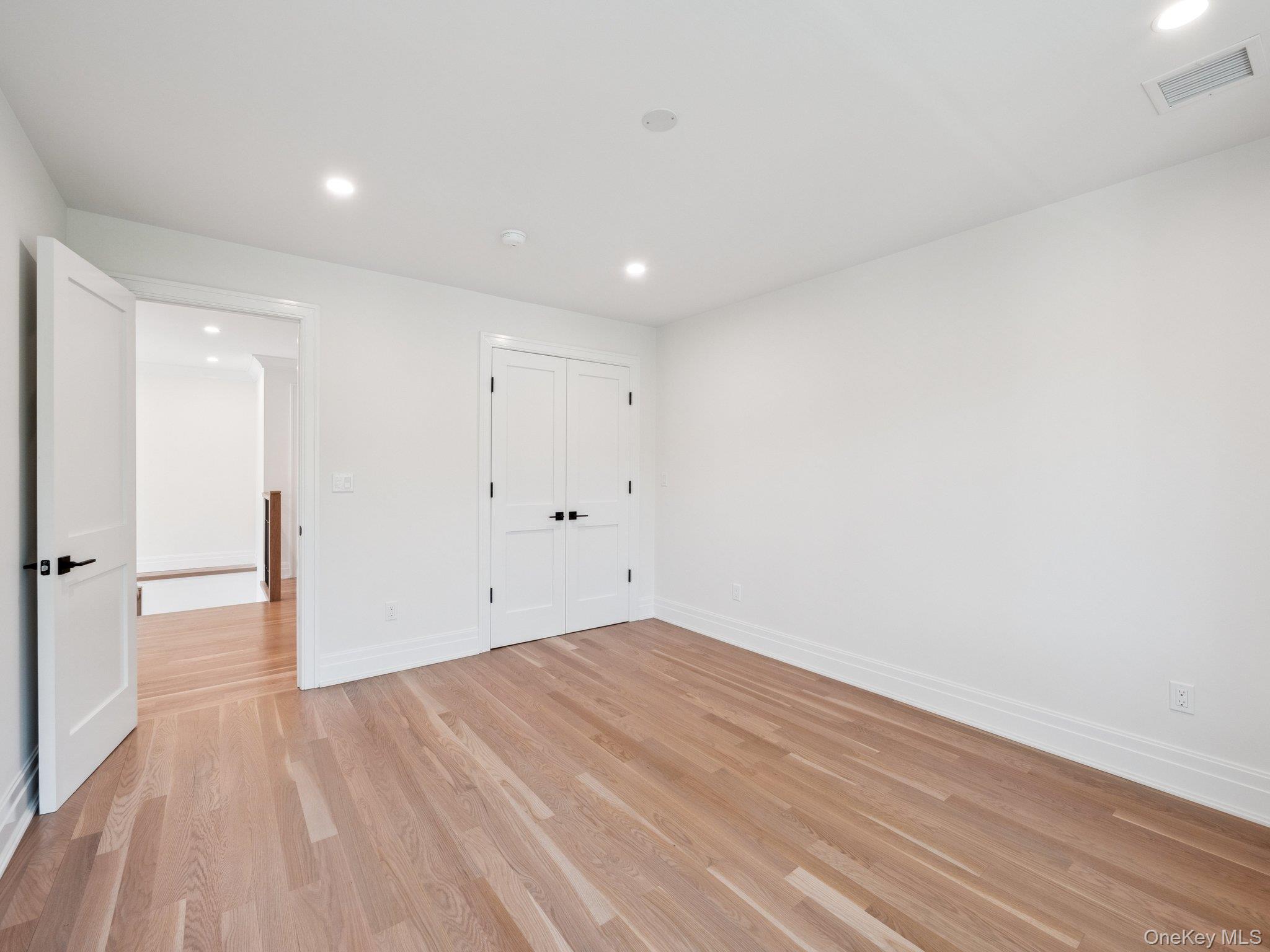 2 Arthur Place, Woodbury, NY 11797