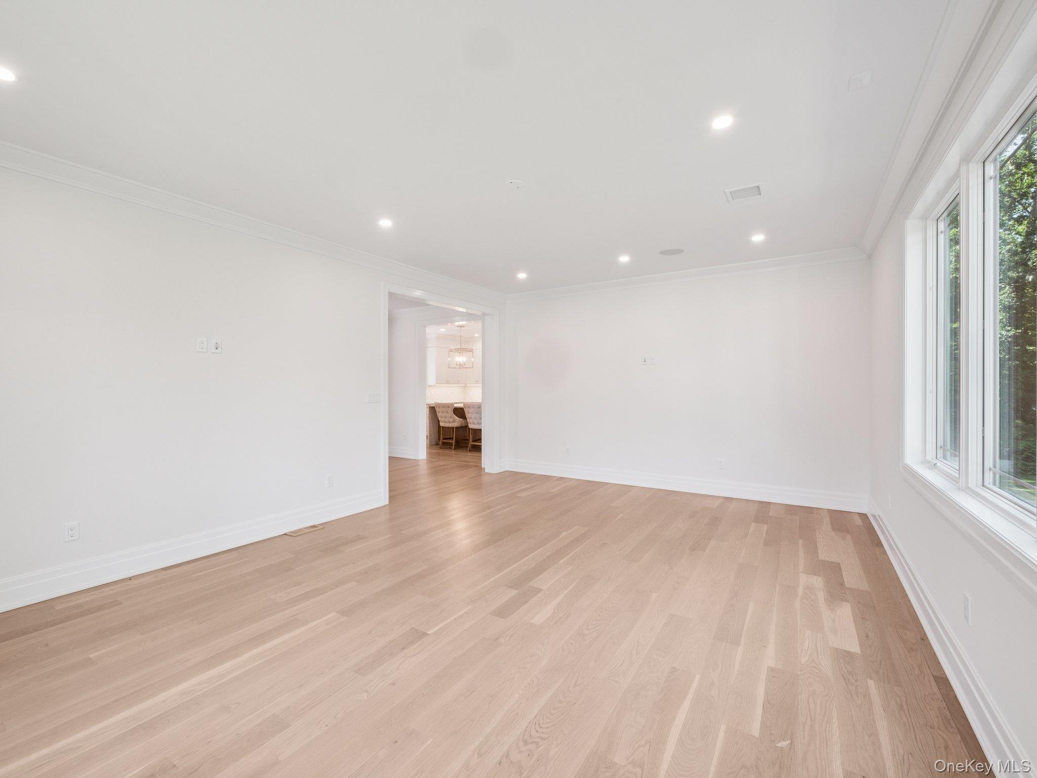 2 Arthur Place, Woodbury, NY 11797