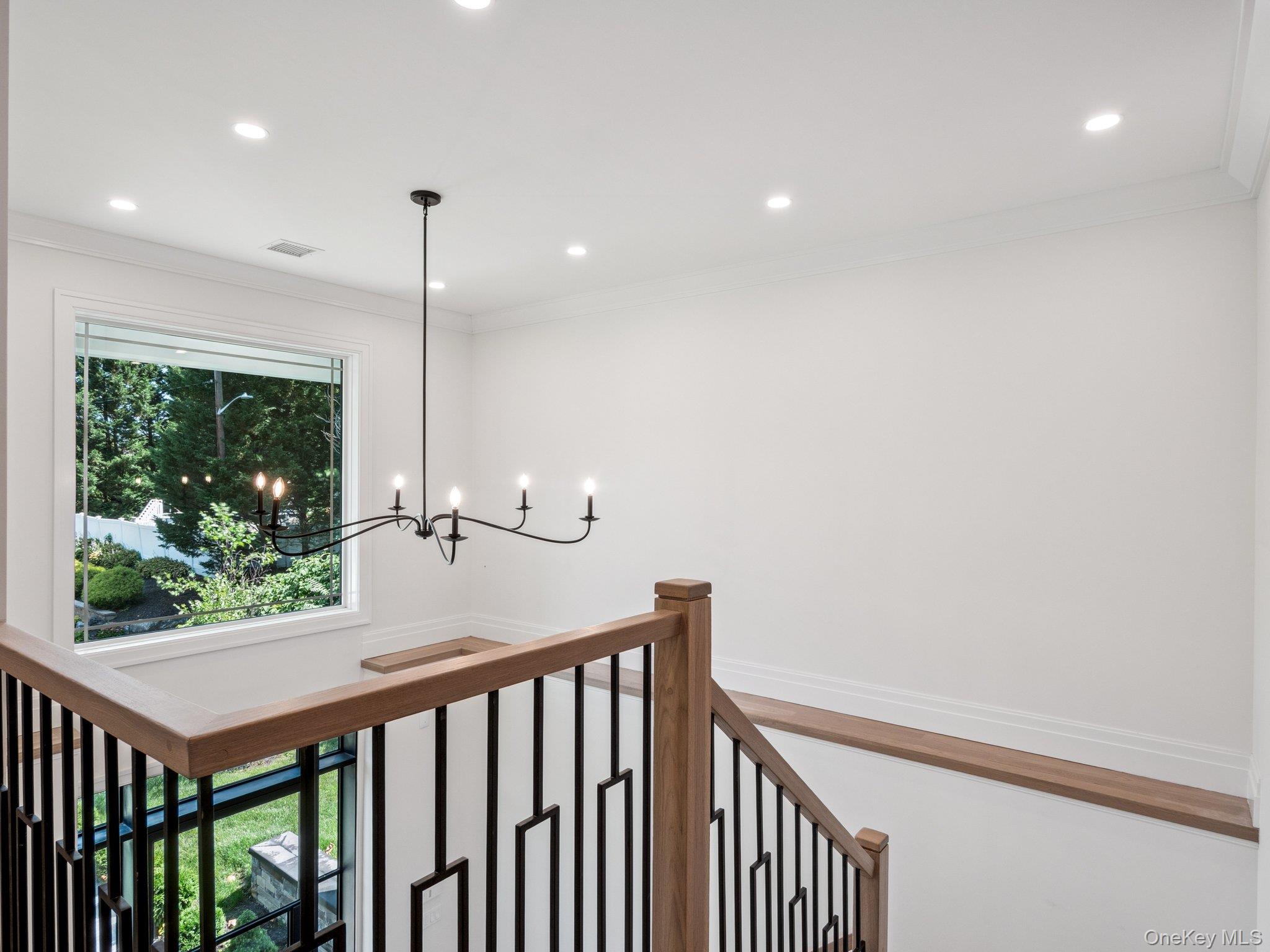 2 Arthur Place, Woodbury, NY 11797