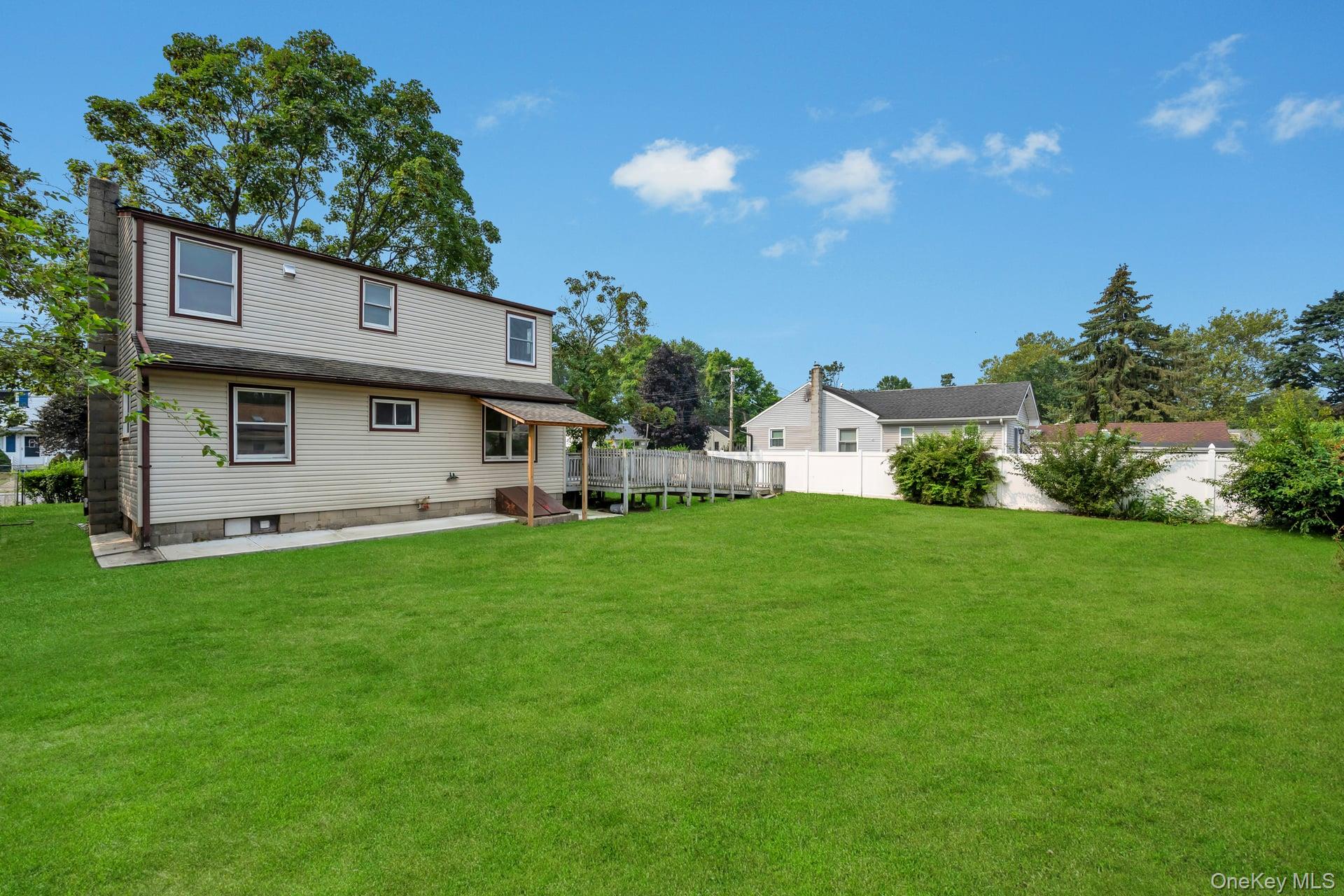 10 Saint Andrews Drive, Brentwood, NY 11717