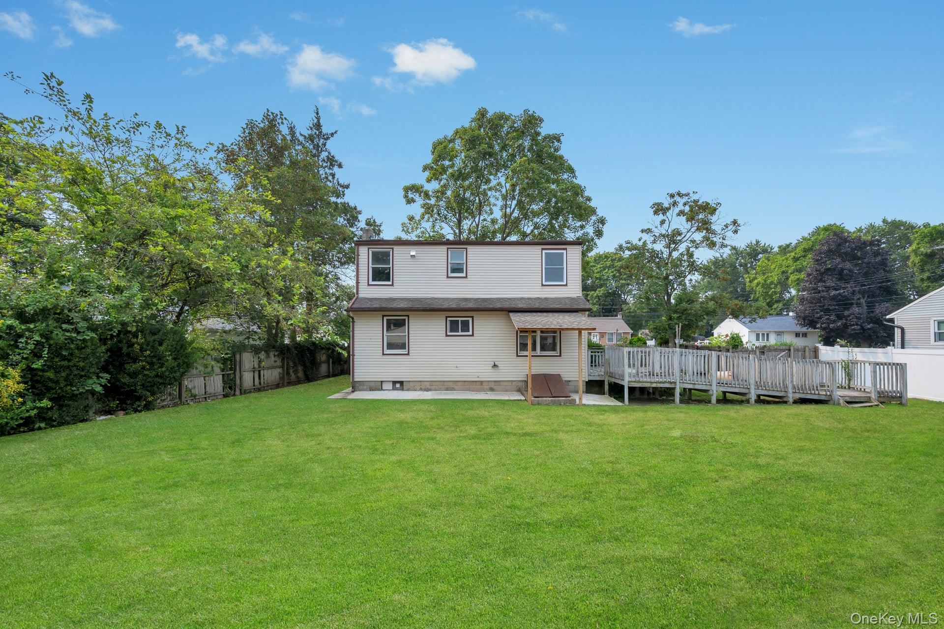 10 Saint Andrews Drive, Brentwood, NY 11717