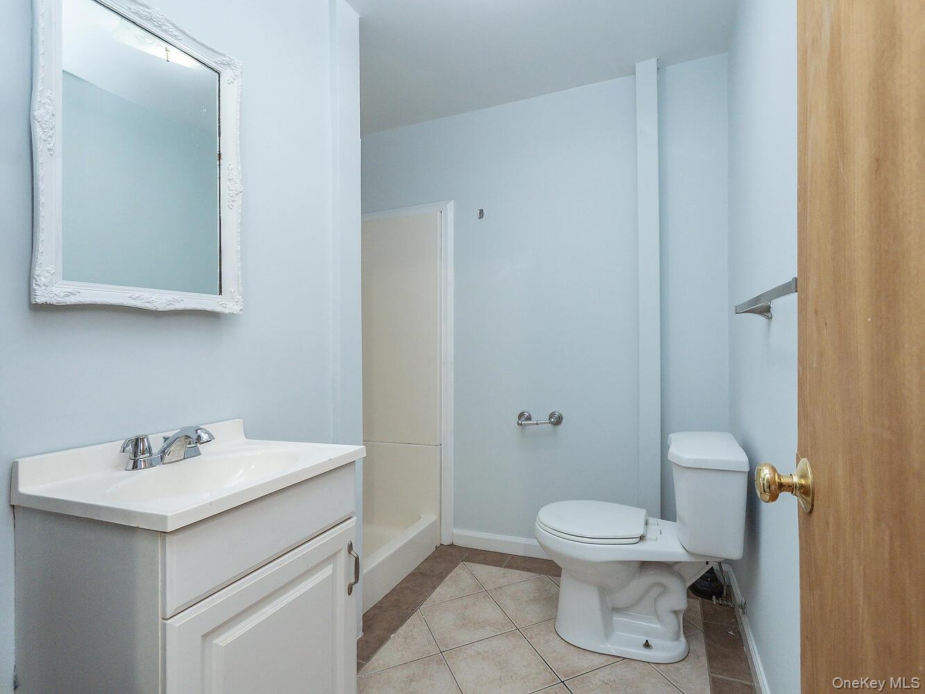 60 Grove Street, Glenwood Landing, NY 11547