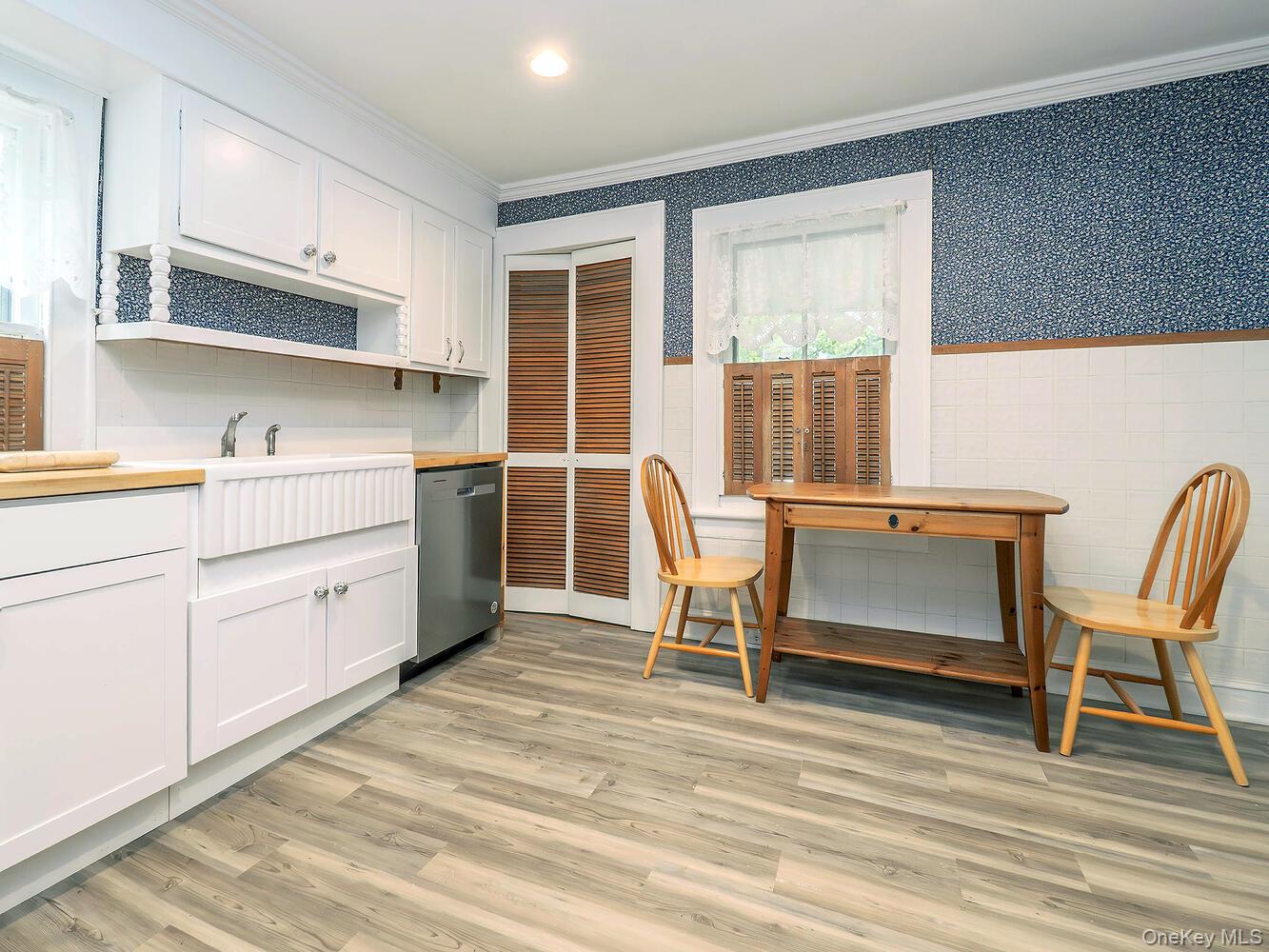 60 Grove Street, Glenwood Landing, NY 11547