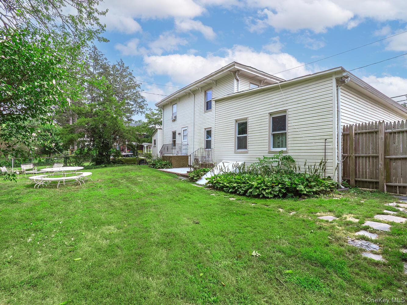 60 Grove Street, Glenwood Landing, NY 11547