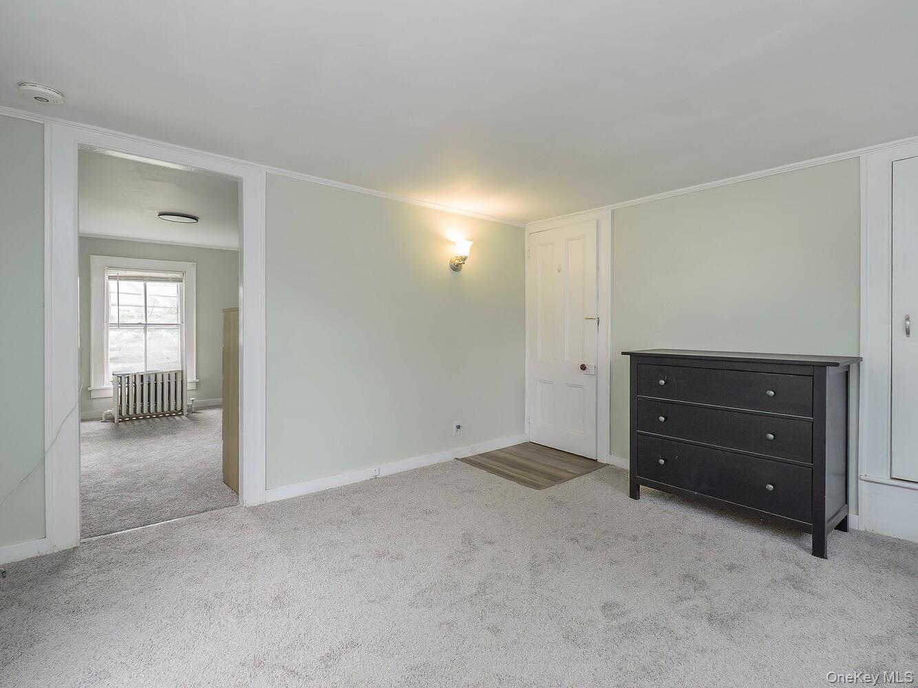 60 Grove Street, Glenwood Landing, NY 11547