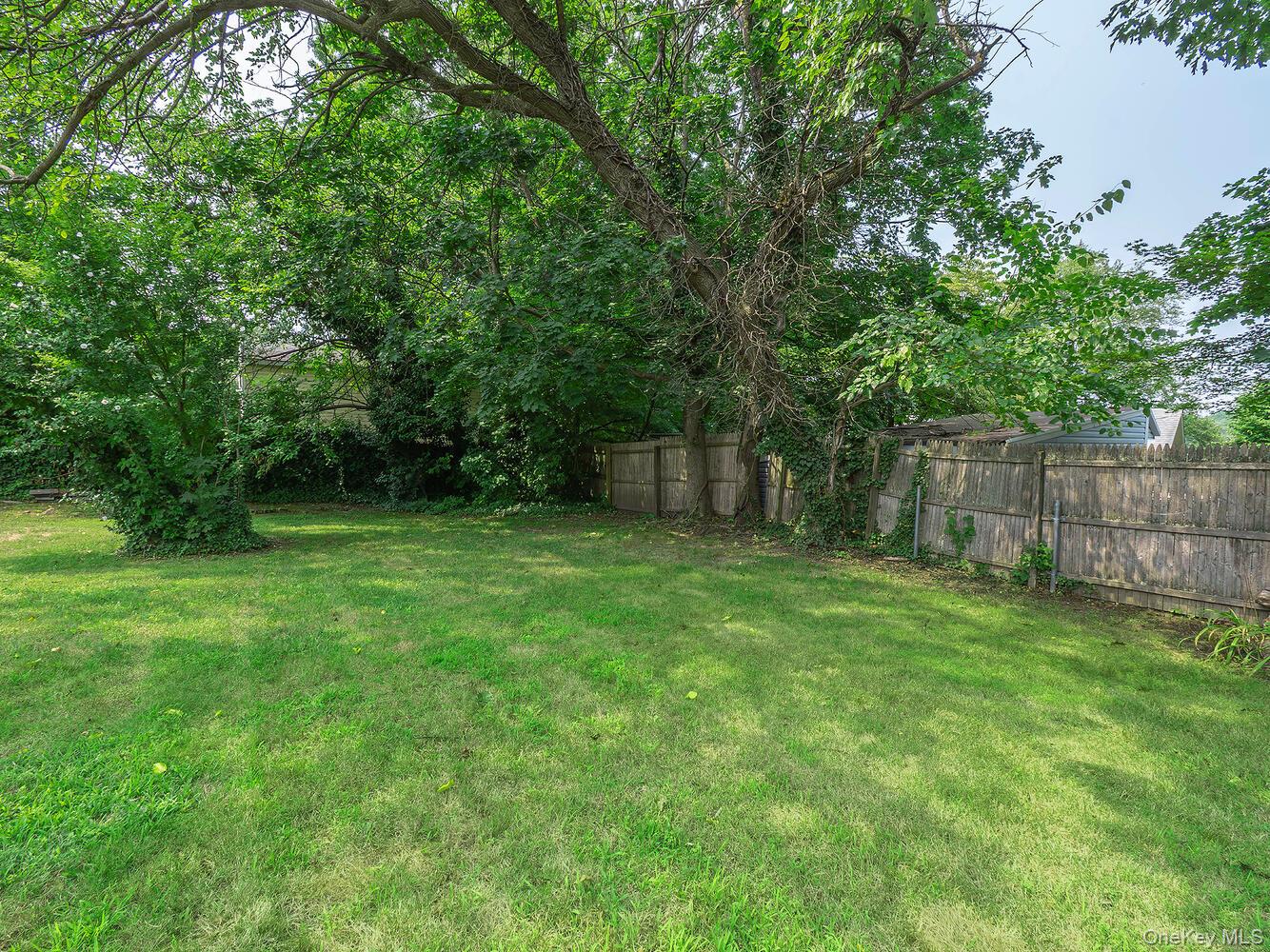 60 Grove Street, Glenwood Landing, NY 11547