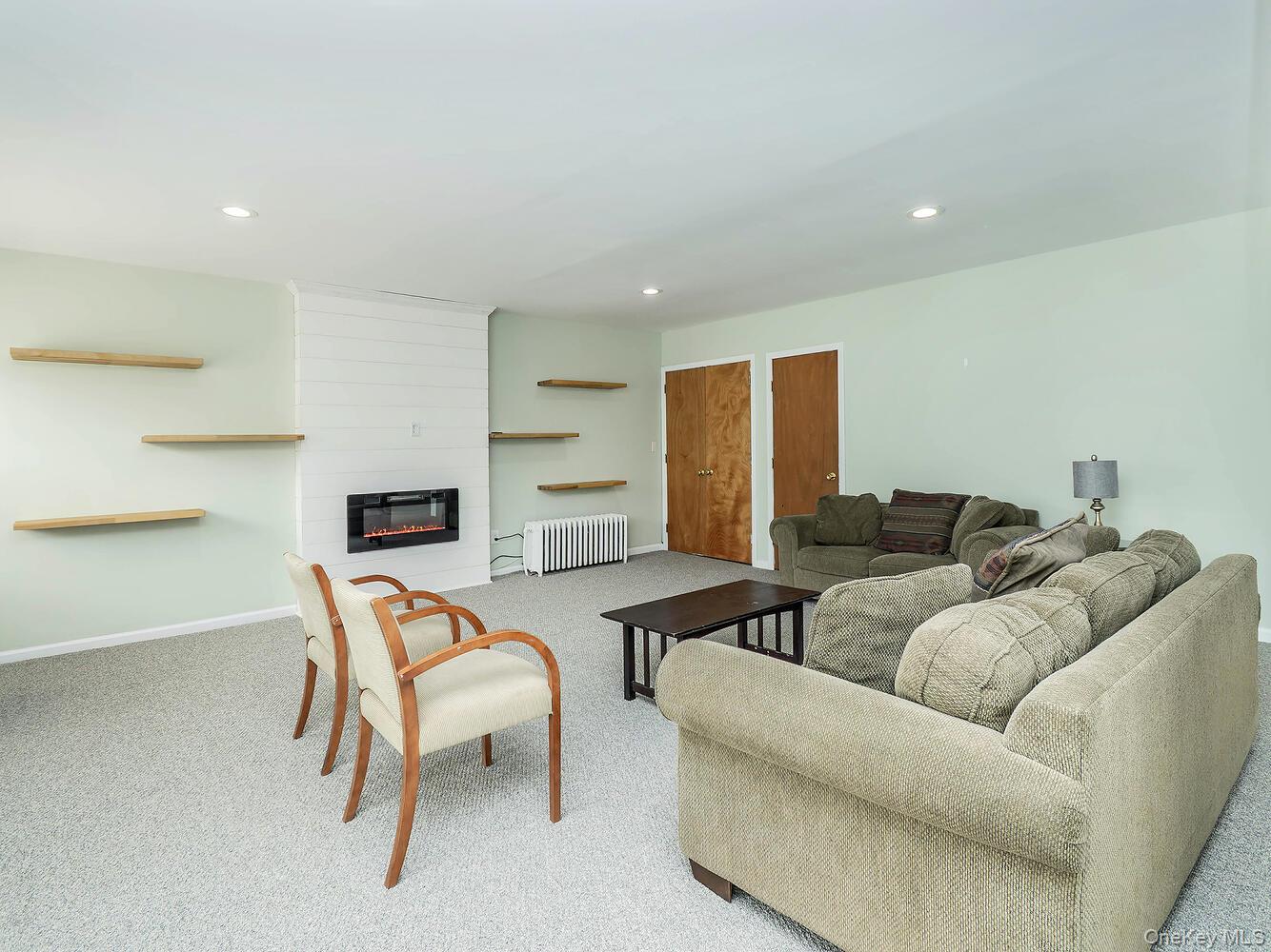 60 Grove Street, Glenwood Landing, NY 11547