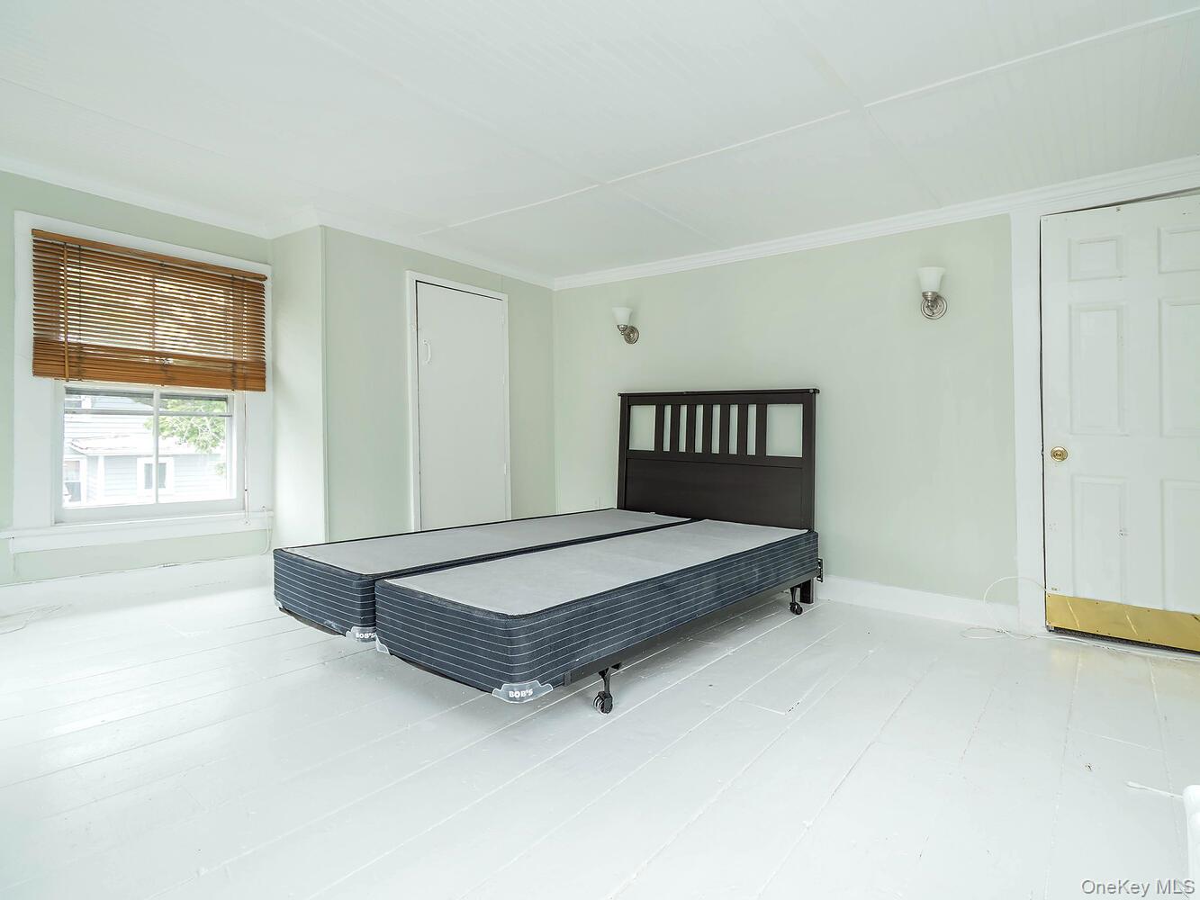 60 Grove Street, Glenwood Landing, NY 11547