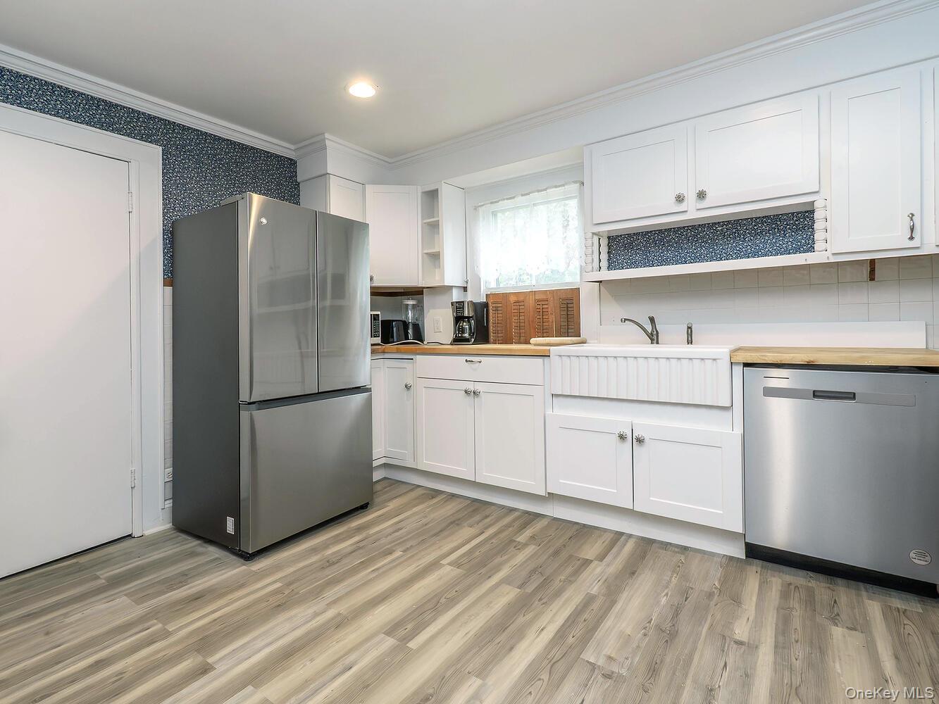 60 Grove Street, Glenwood Landing, NY 11547