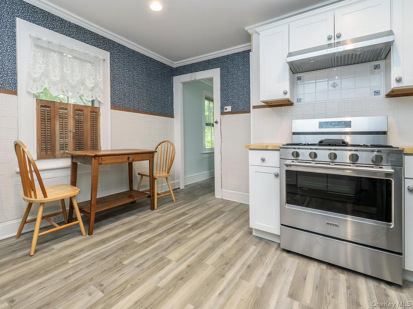 60 Grove Street, Glenwood Landing, NY 11547