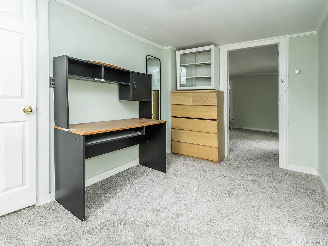 60 Grove Street, Glenwood Landing, NY 11547