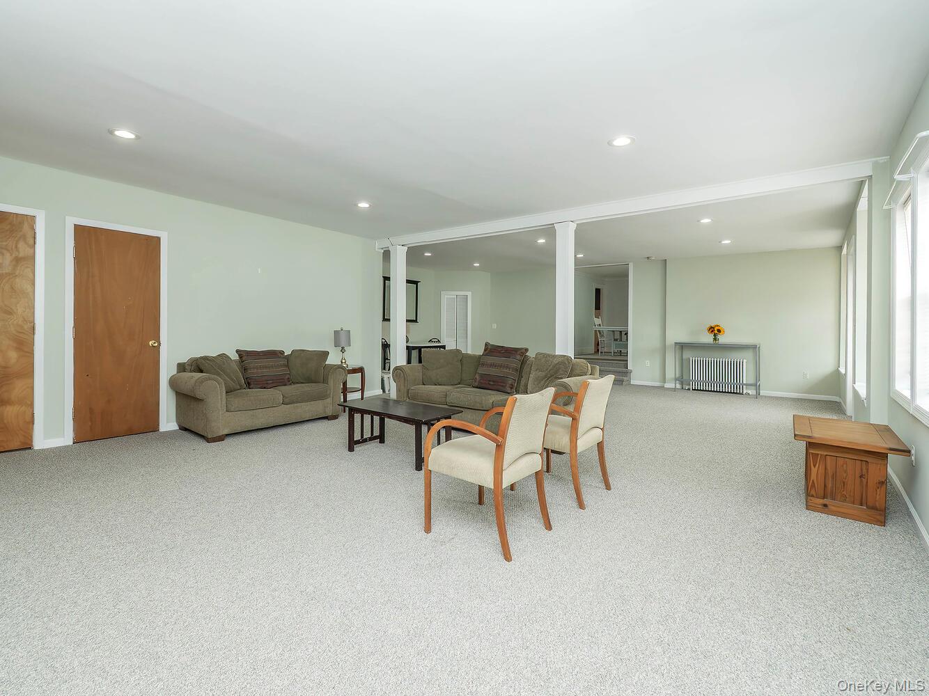 60 Grove Street, Glenwood Landing, NY 11547